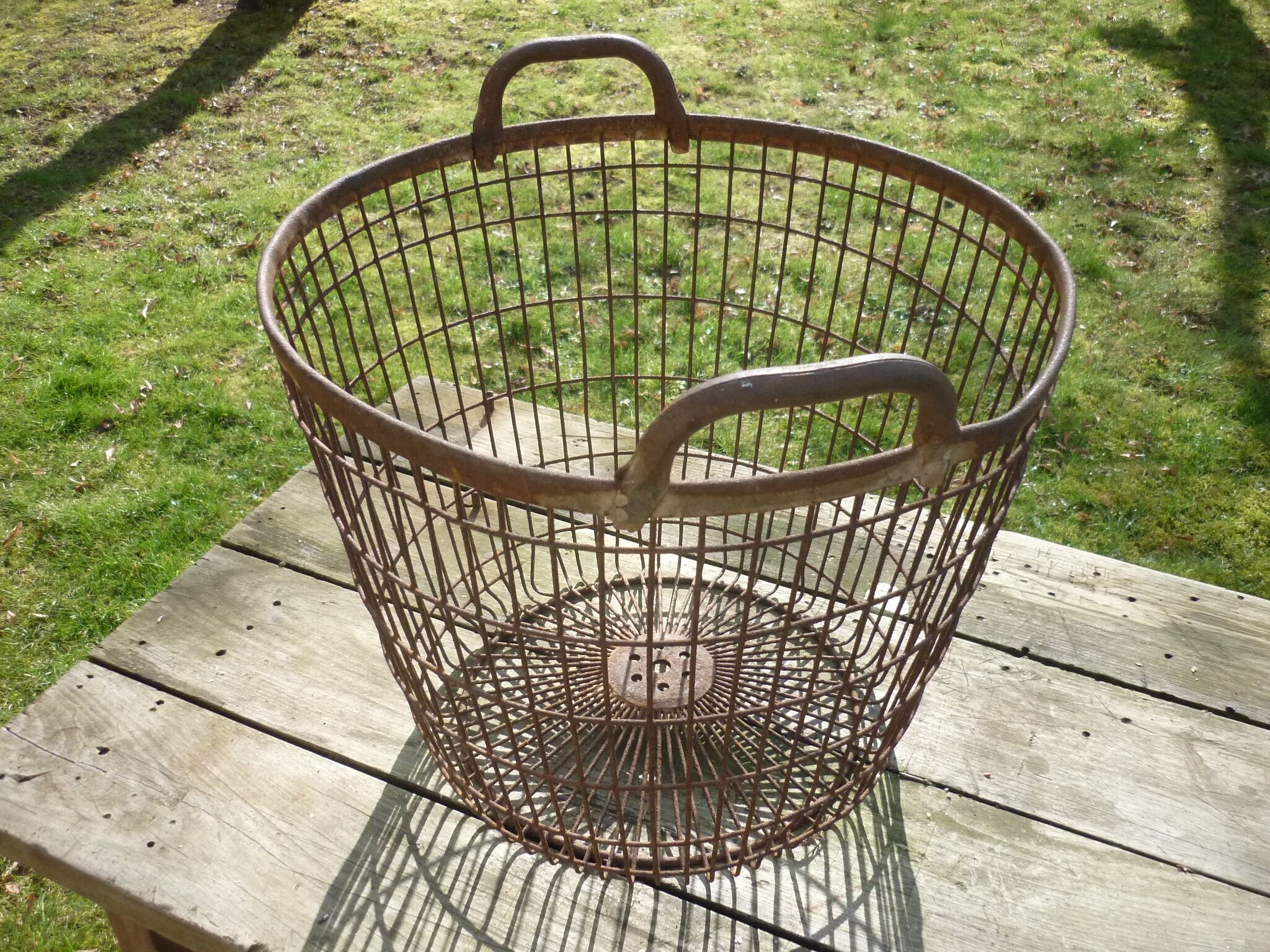 Metal harvest basket