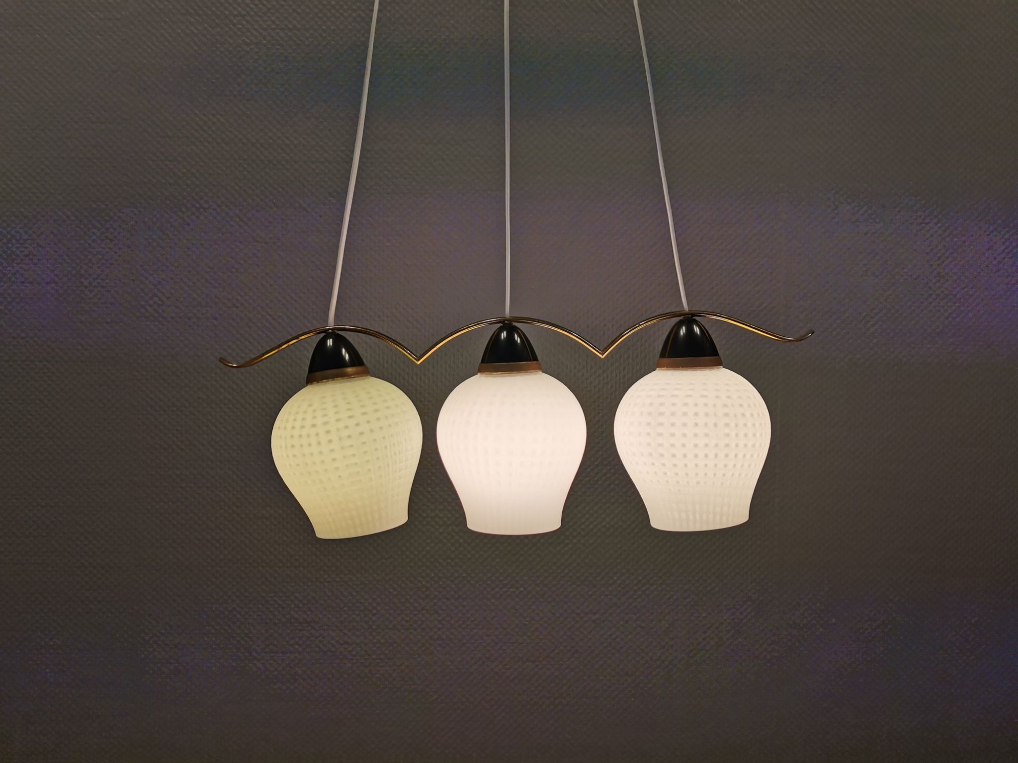 Ancien lustre / lampe suspendue avec trois sources lumineuses. Danois, design