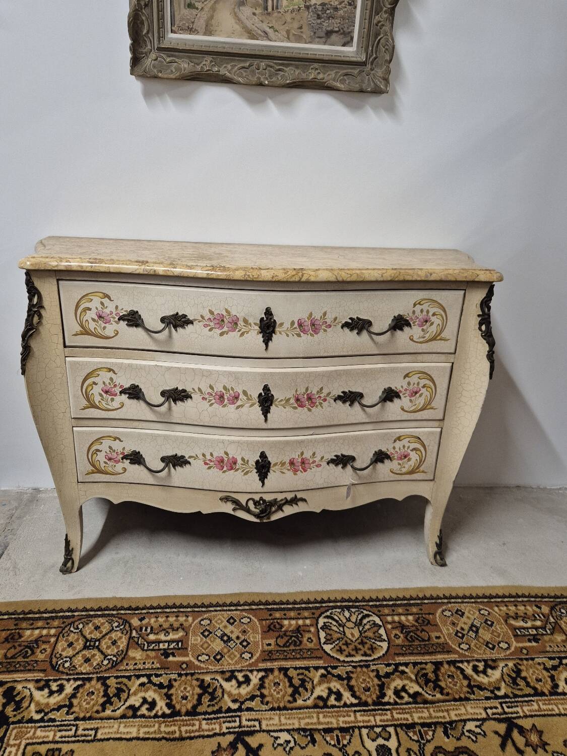 Louis XV style chest of drawers painted with flowers, Italian manufacture
