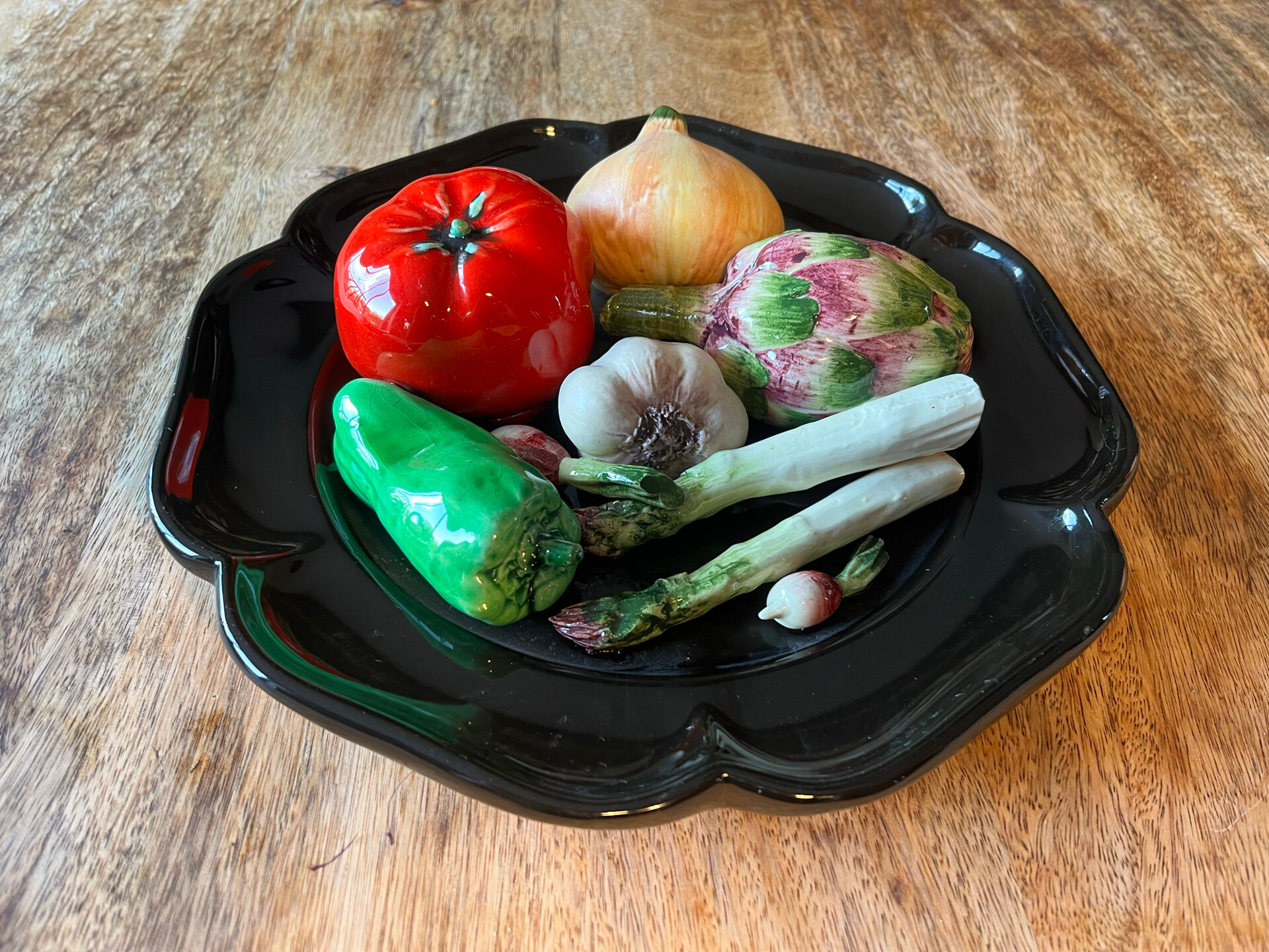 Assiette trompe l’oeil vallauris aux légumes