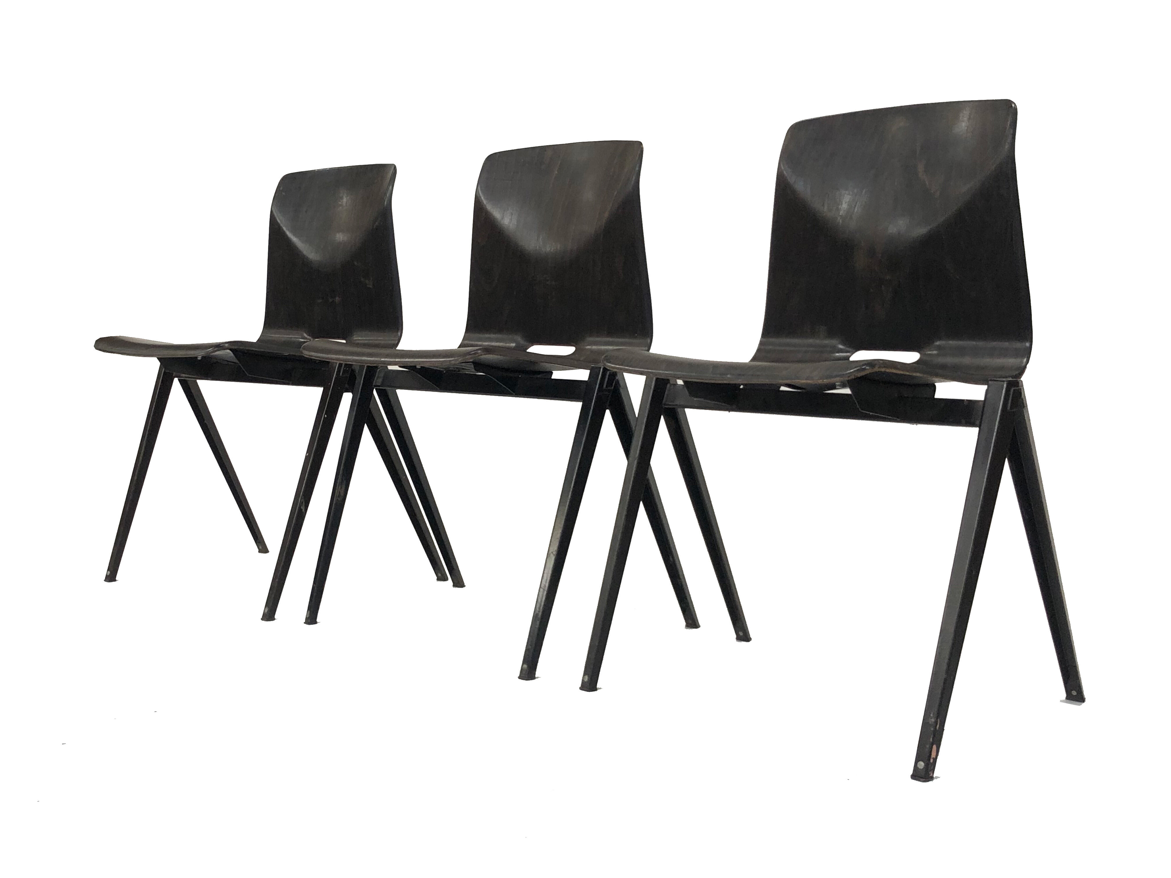 Pagholz Galvanitas S22 stackable school chair