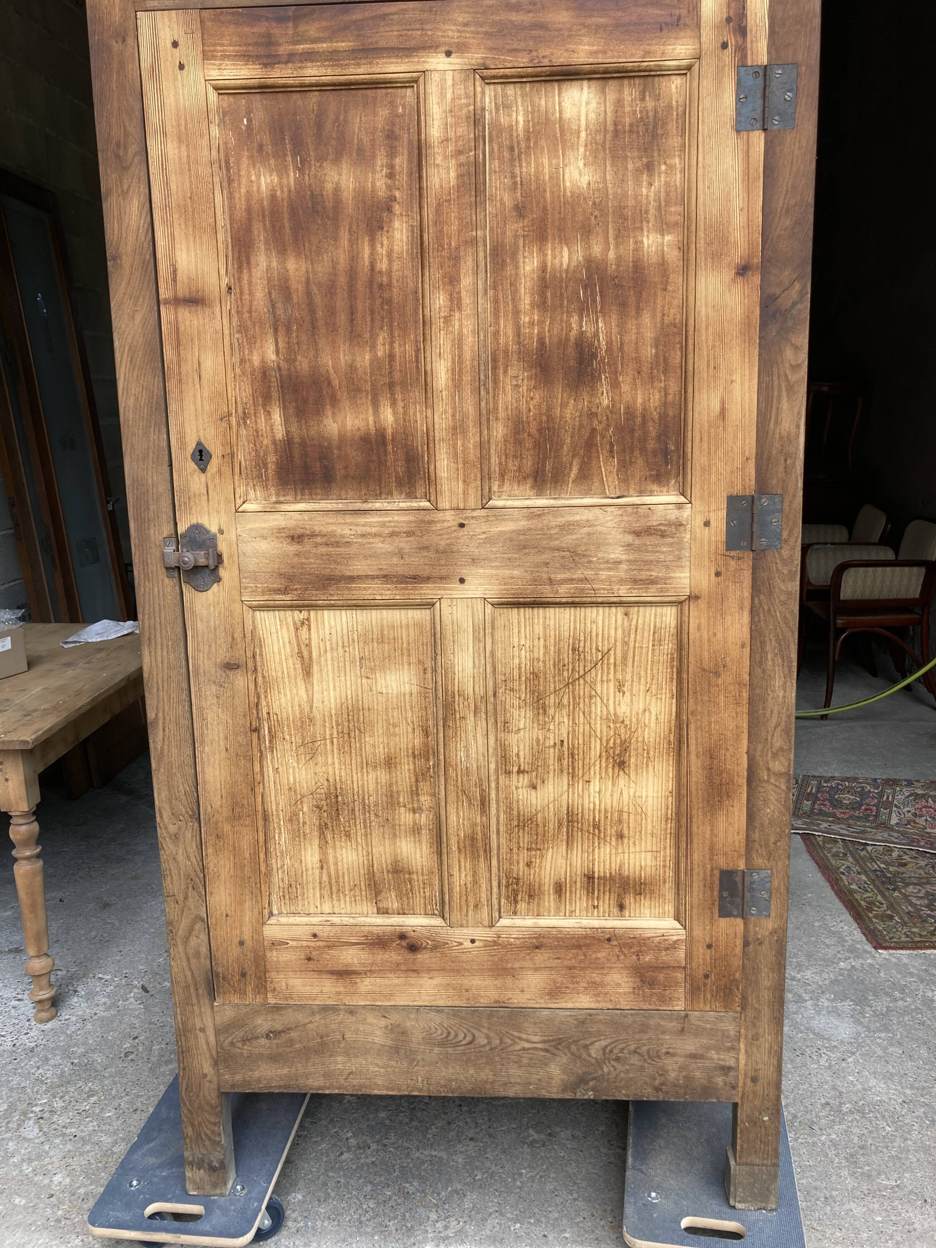 Wardrobe Parisian aero cupboard erased