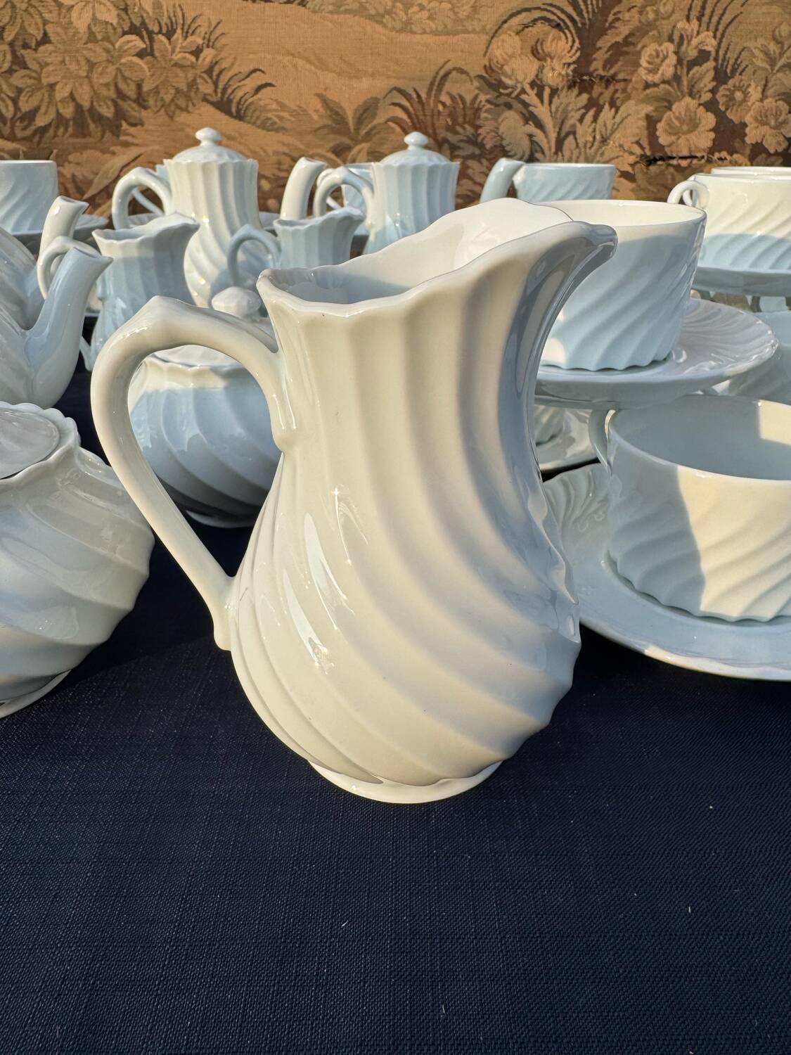 Tea and coffee dessert service (74 pieces)