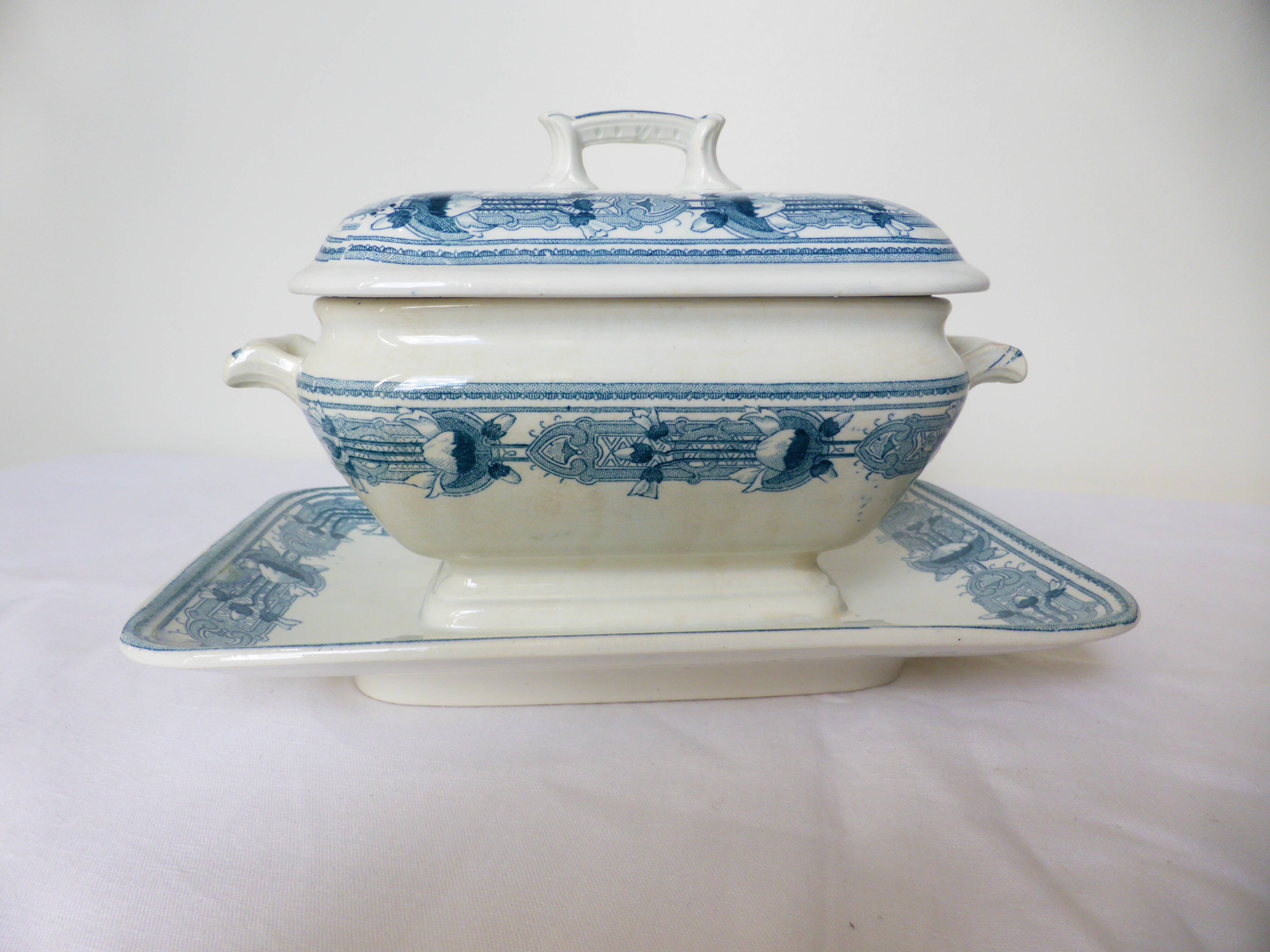 Saucière vintage Massena en porcelaine