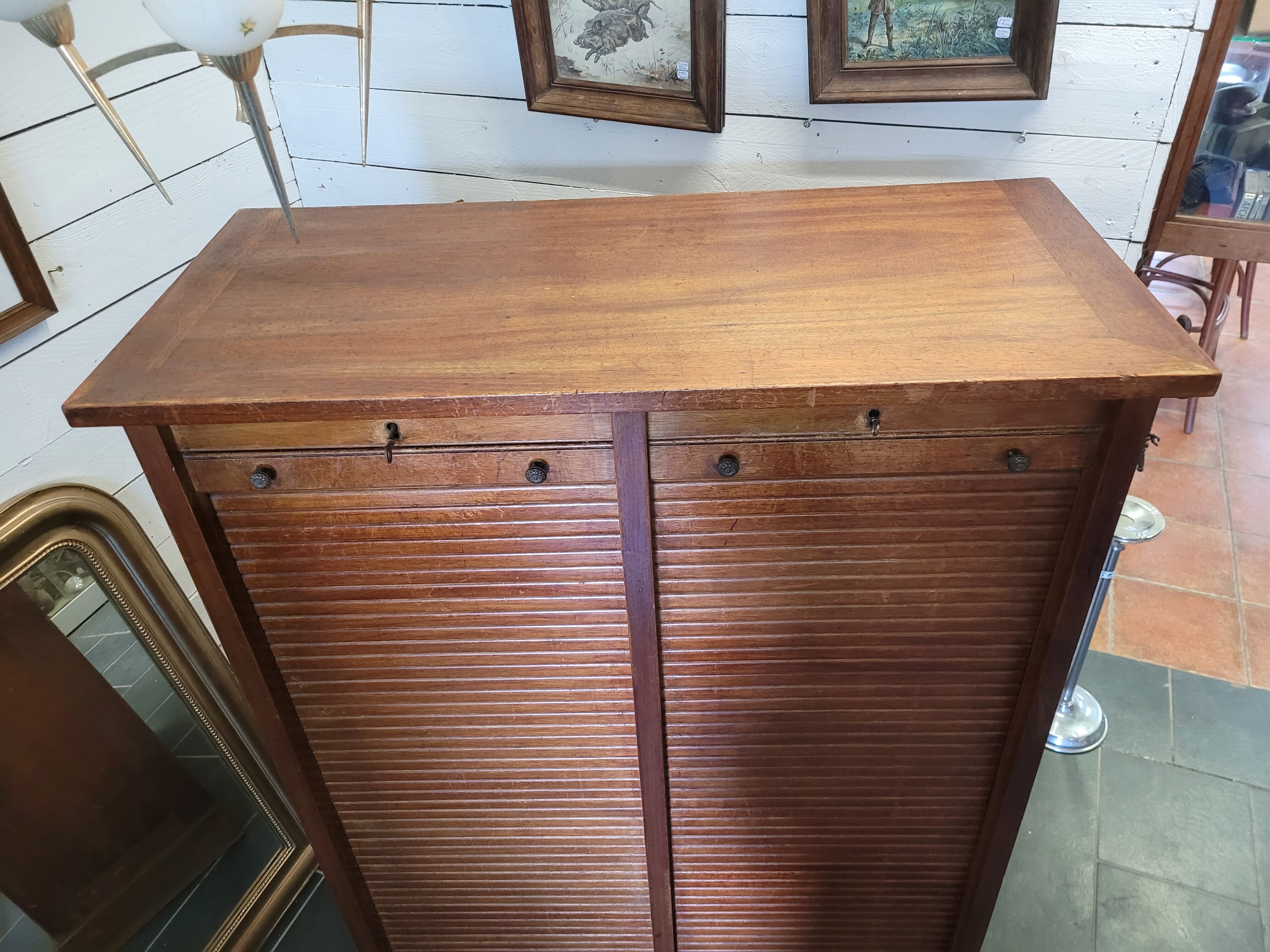 Double curtain binder in blond mahogany