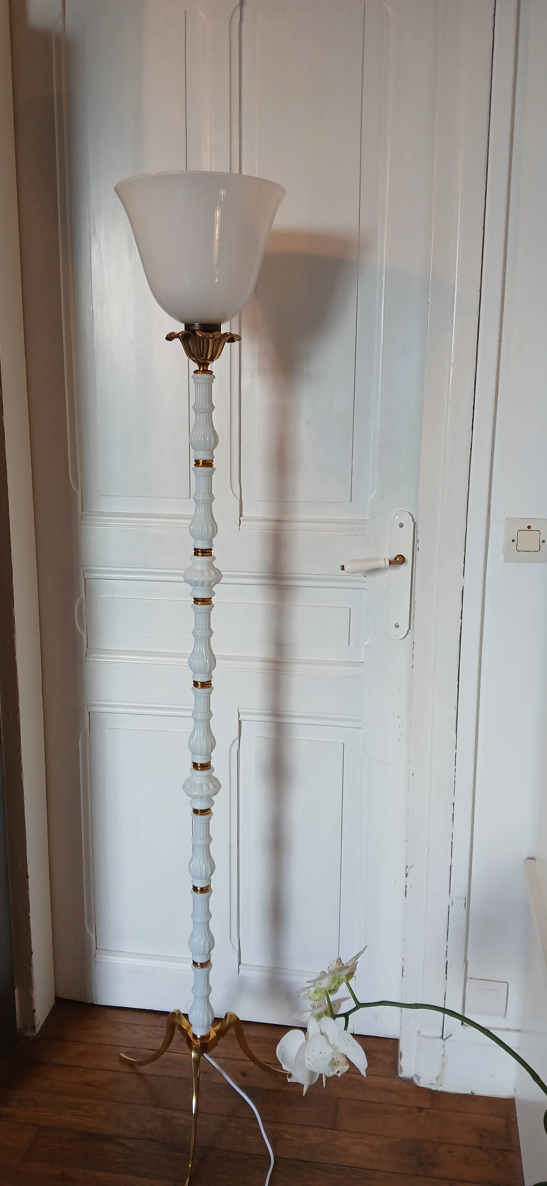 Lampadaire vintage art déco opaline et bronze