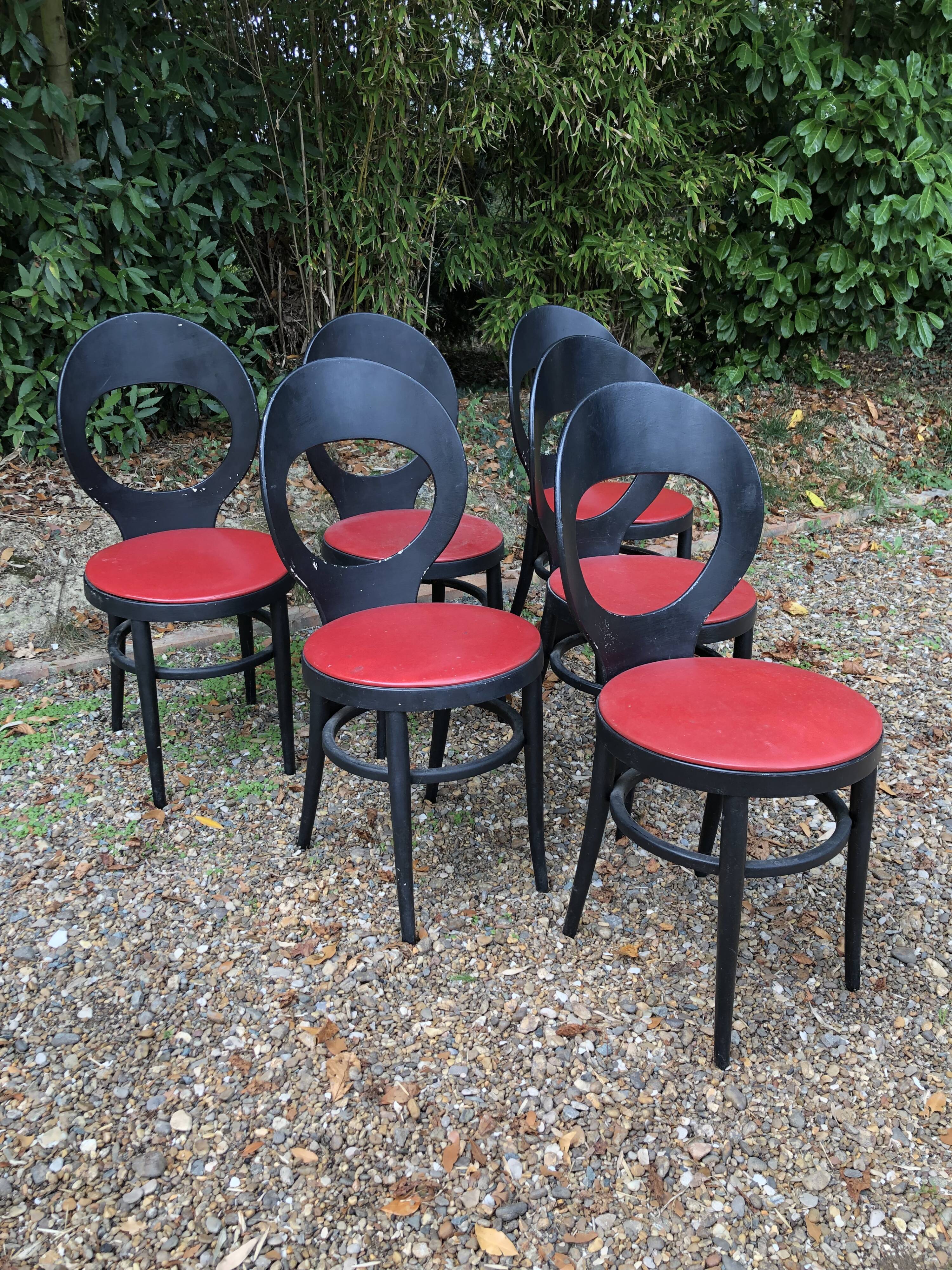 6 vintage Baumann seagull model chairs, black lacquered with red Skai seats.