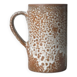 Ceramic mug.