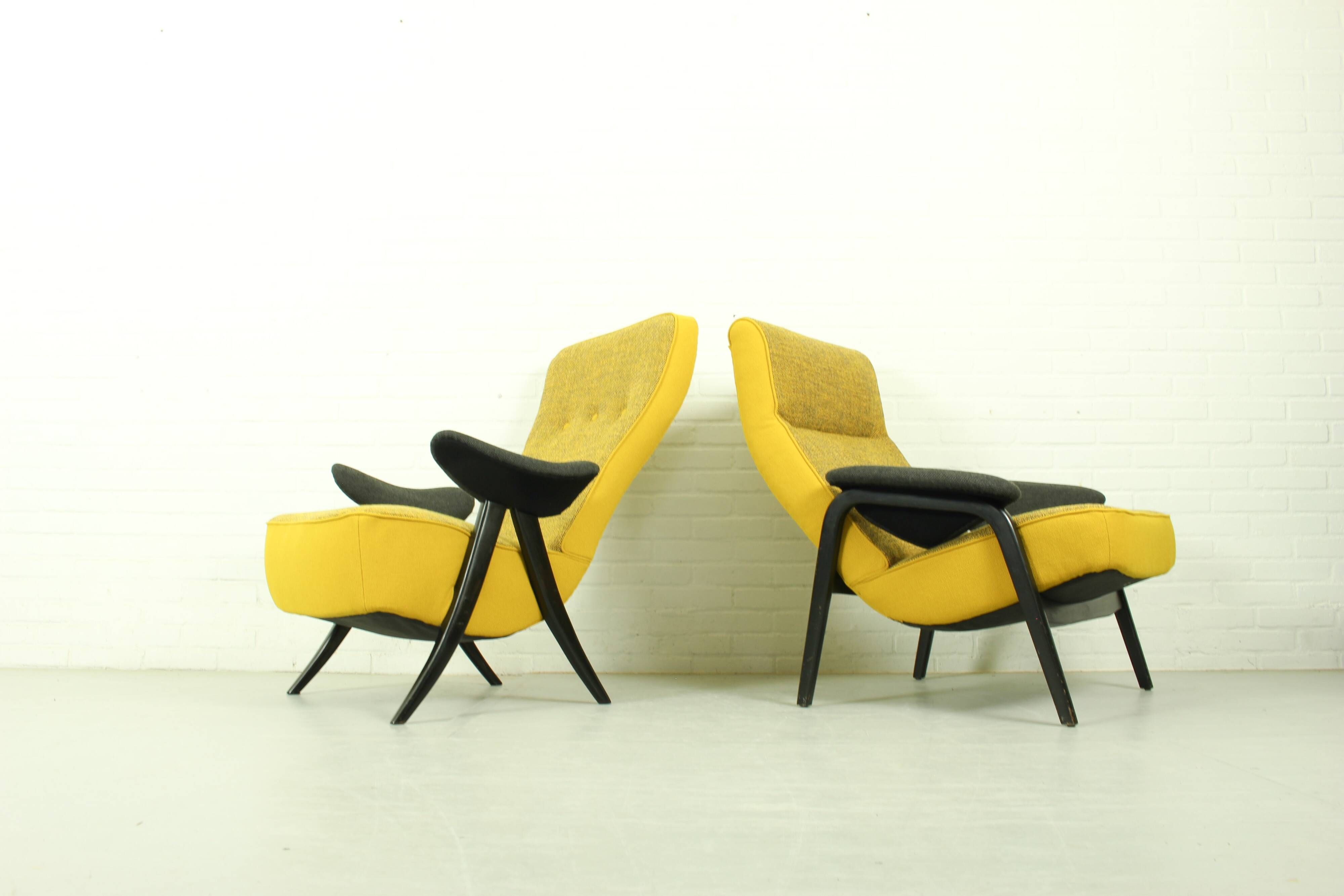 Theo Ruth pour les chaises Artifort Modèle 107 et 137 en Hallingdal Kvadrat.
