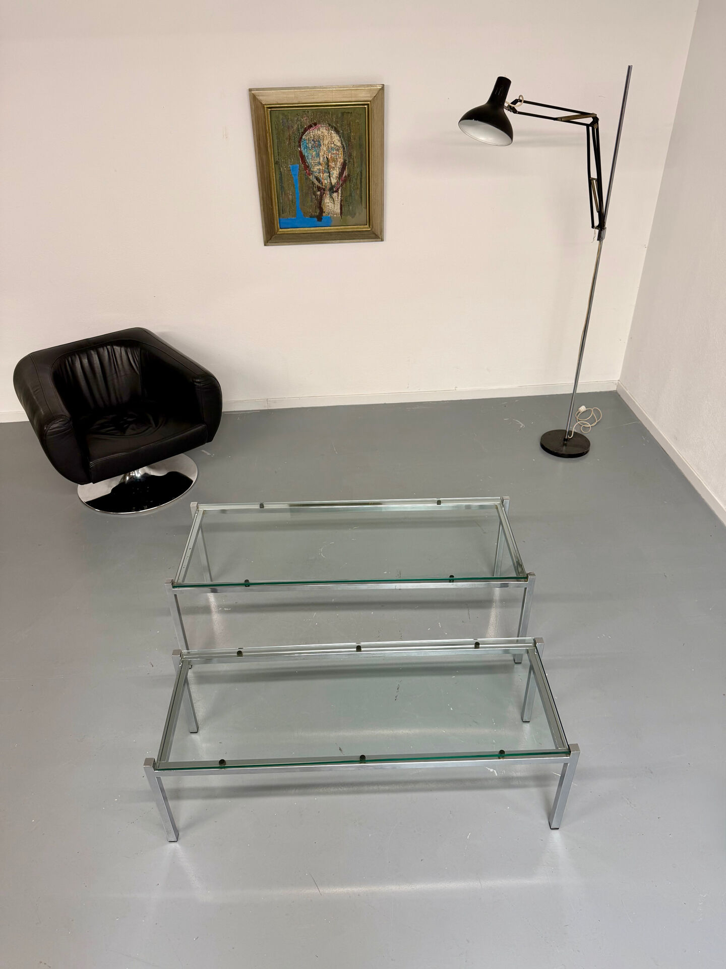 2 large nesting coffee tables in chrome and glass, 1970s design.