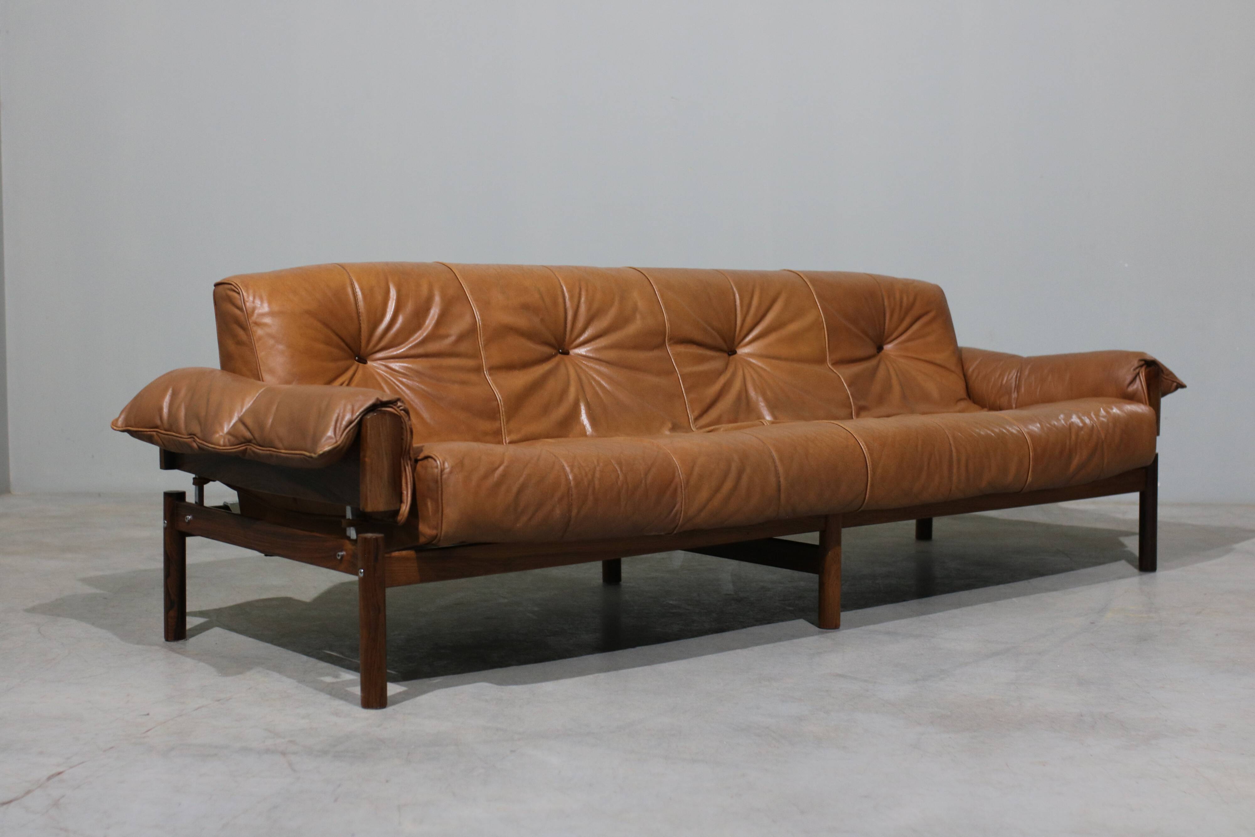 MP13 Sofa in Leather and Rosewood from Percival Lafer, 1970s