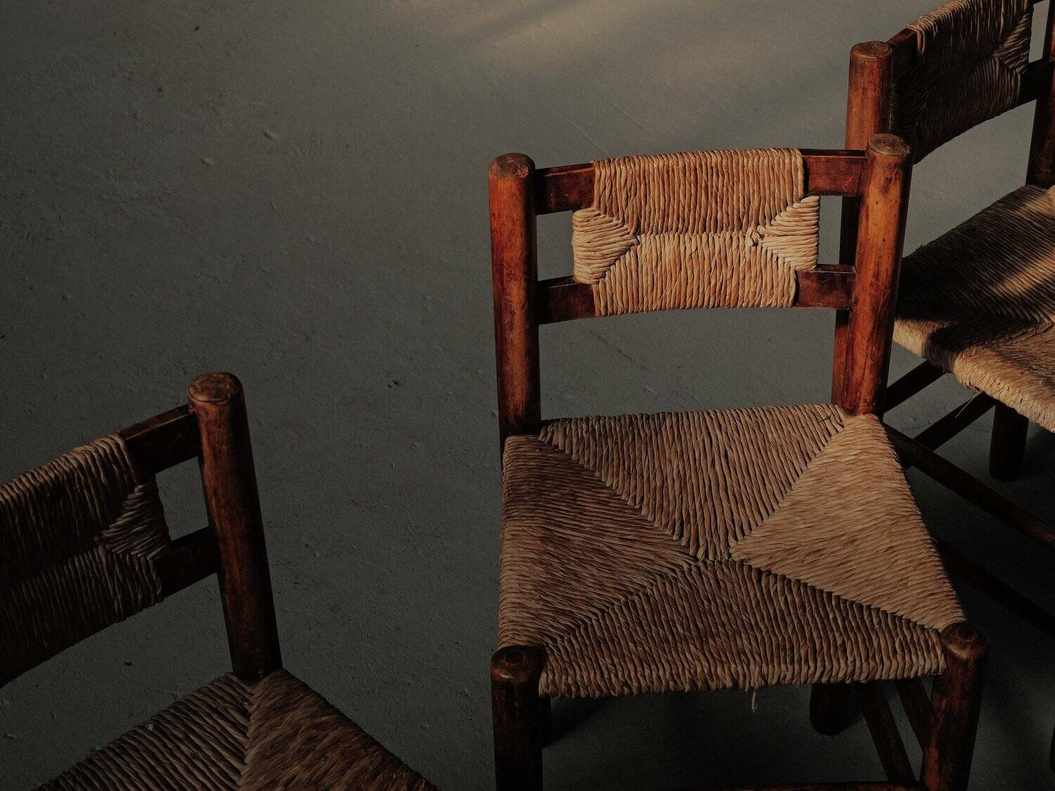 Handcrafted chairs in solid pine and woven straw – France, circa 1950