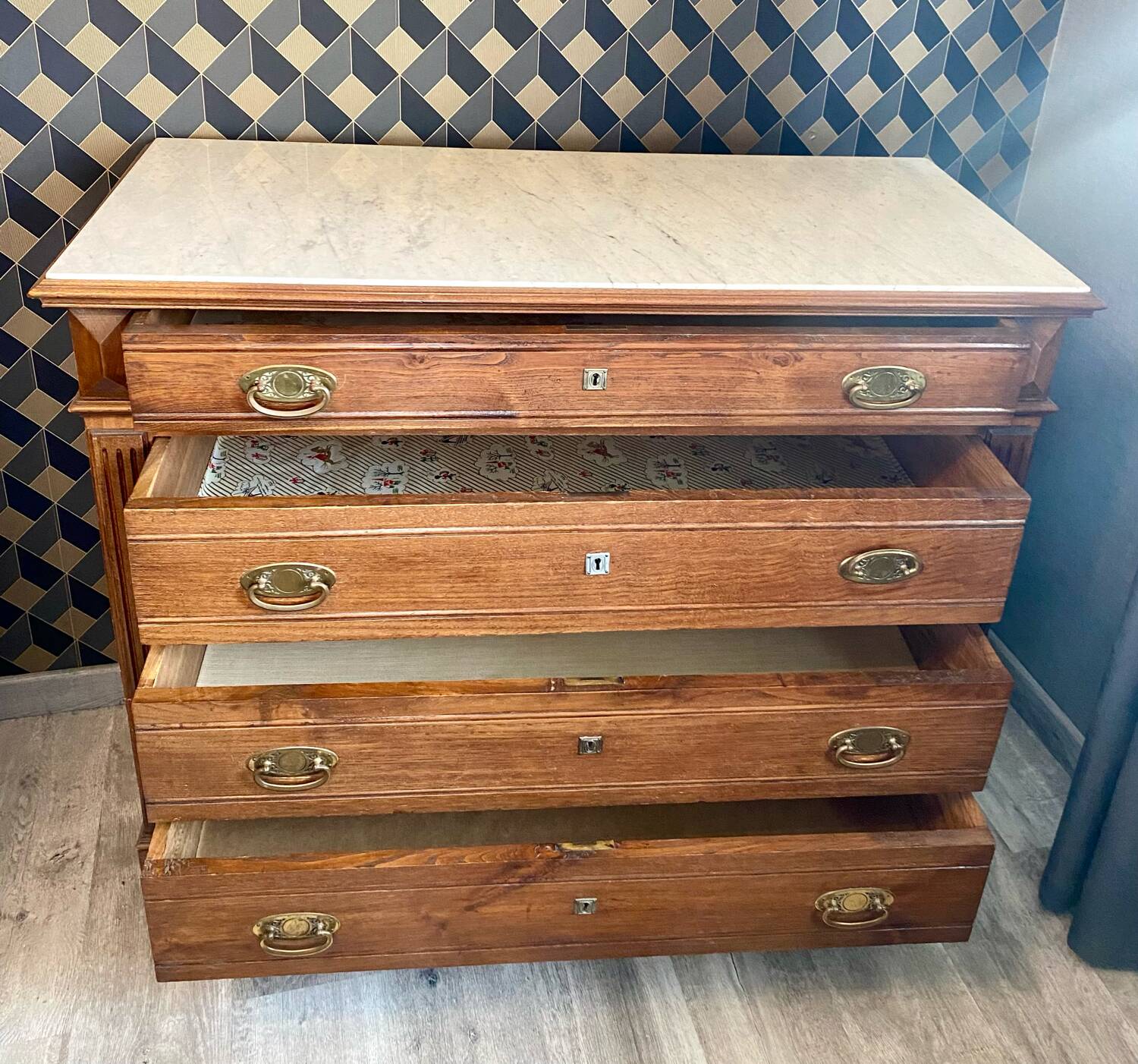 Louis Philippe antique chest of drawers with 4 drawers and a white marble top.
