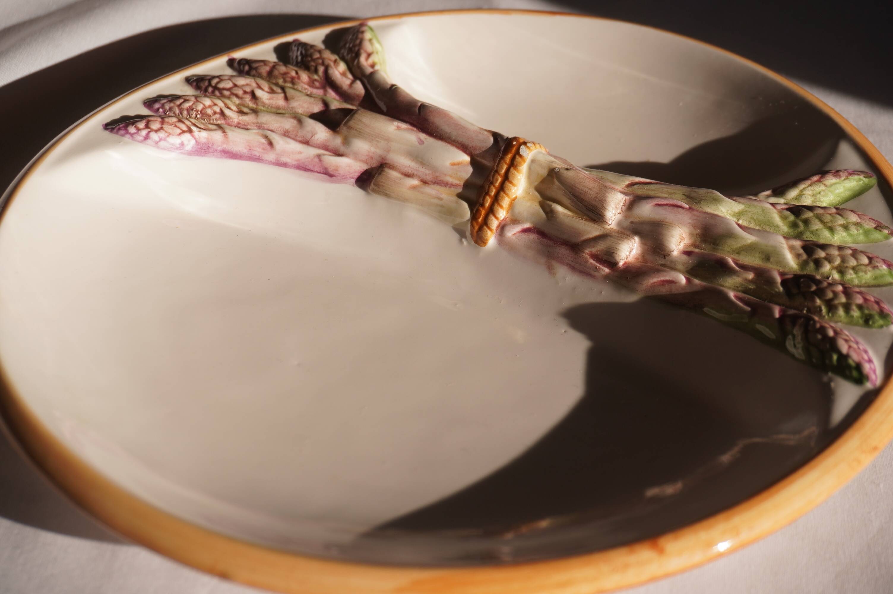 Asparagus plate in slipware