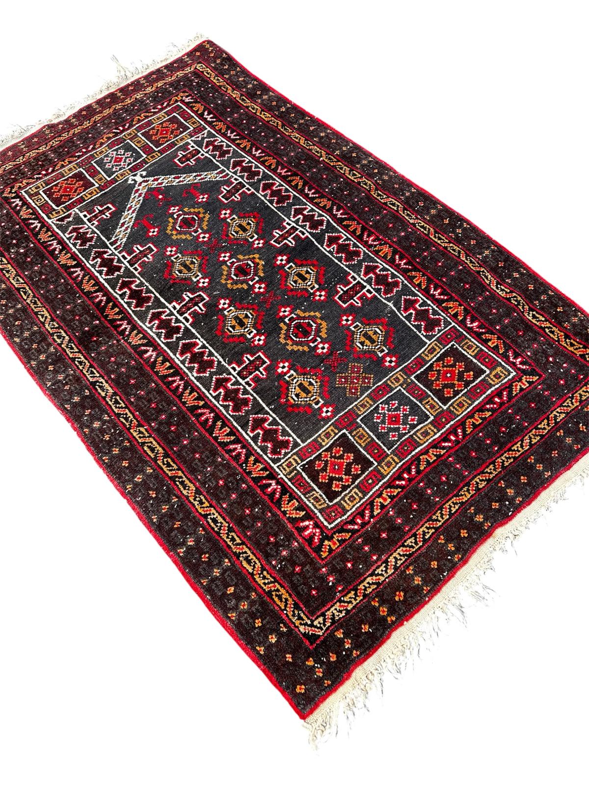 Handmade Persian rug 140cm x 90cm