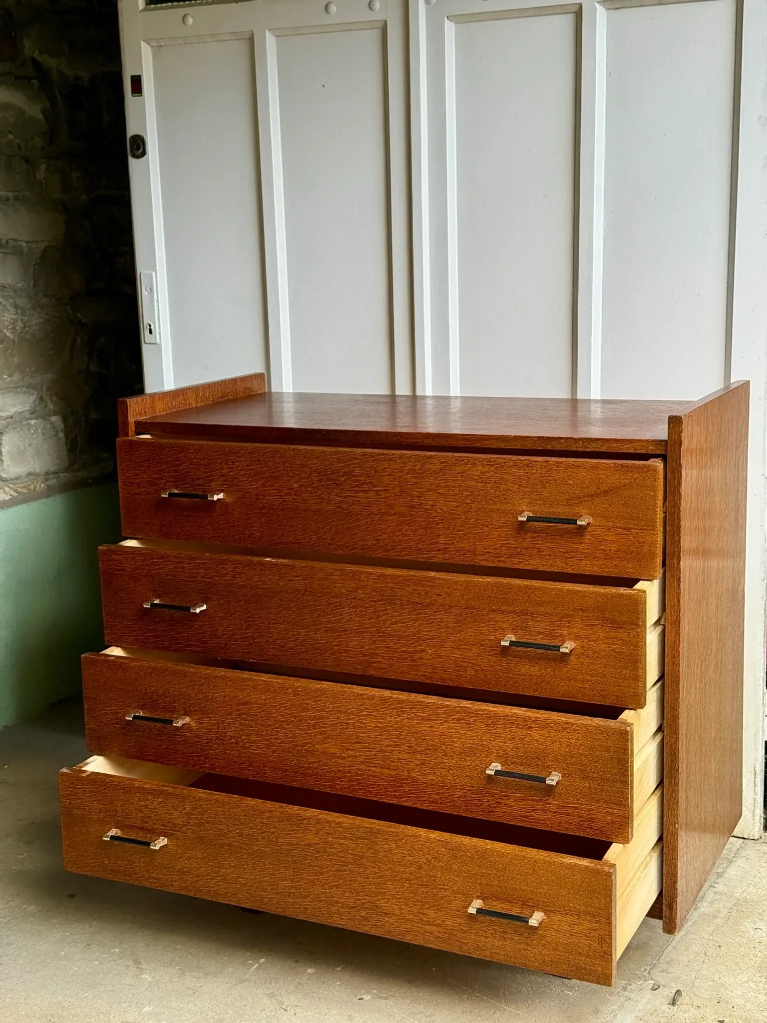 Commode style mid-century