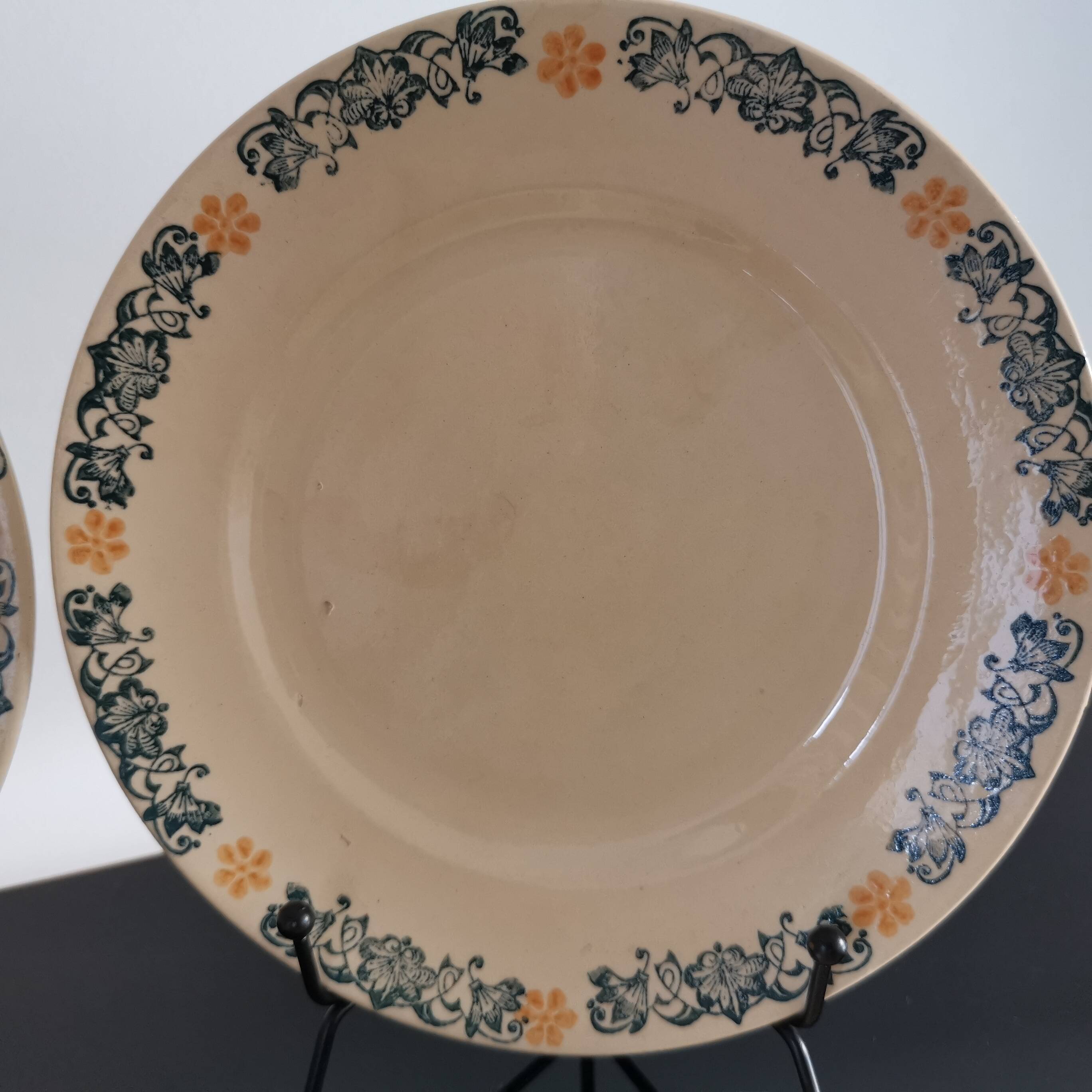 Set of 8 Moulin des Loups dessert plates