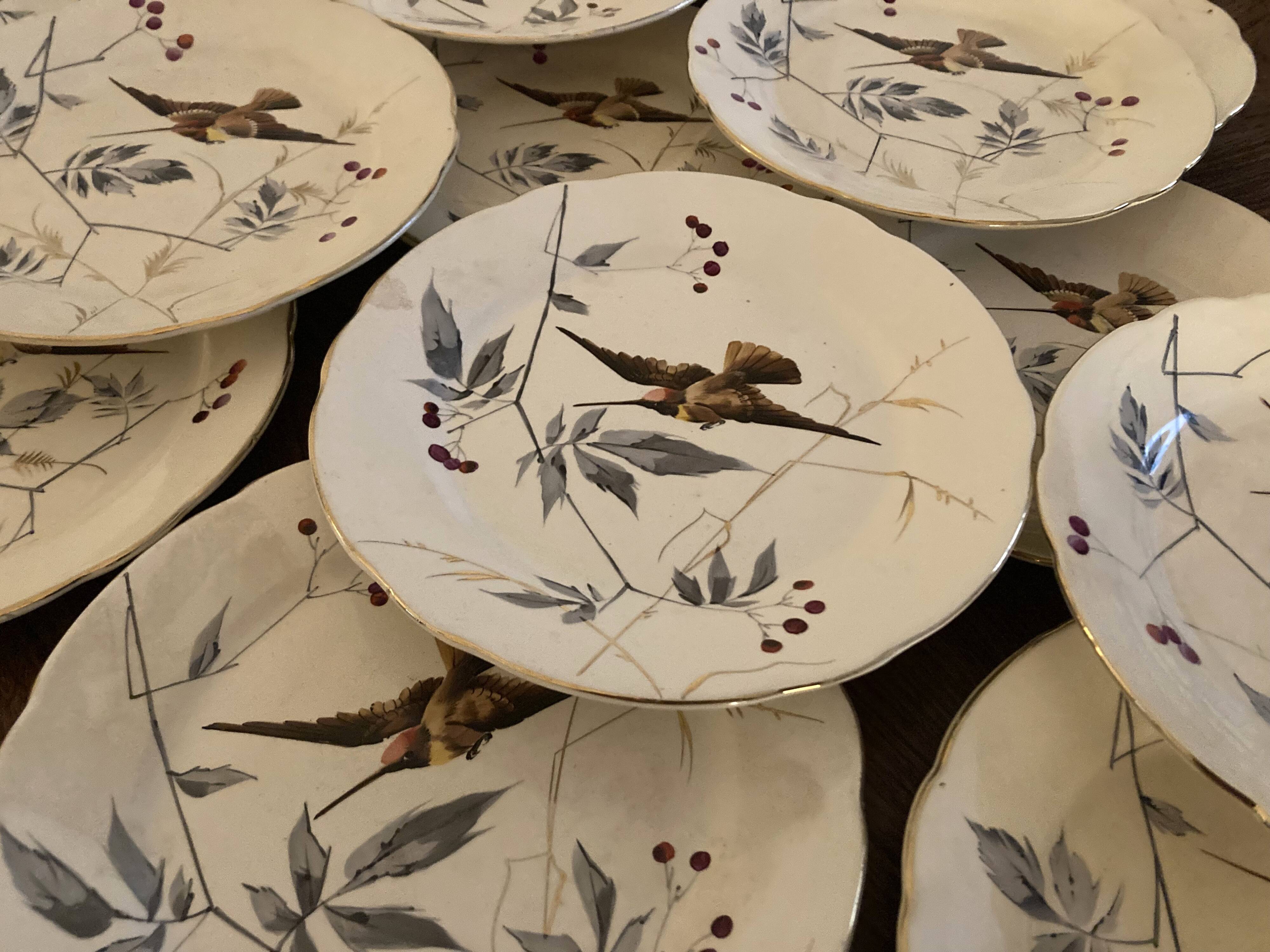 13 decorative plates with hummingbird design in fine earthenware by Mouzin Lecat, 19th century.