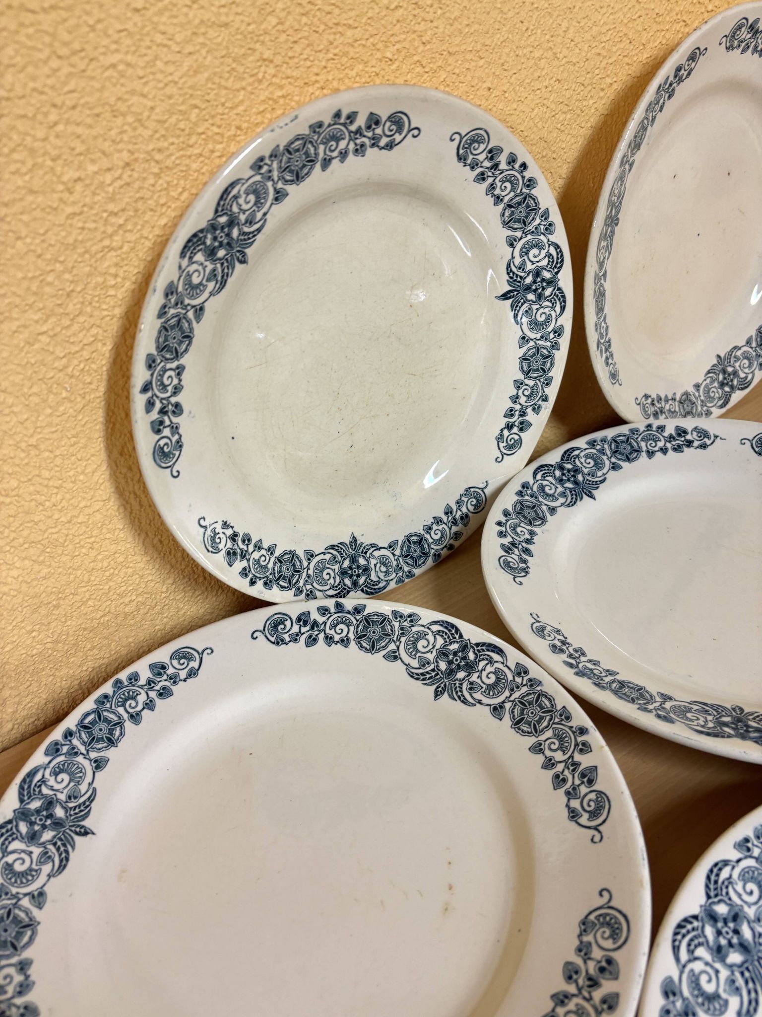 Longchamp Terre De Fer Alesia - 6 flat plates in antique earthenware