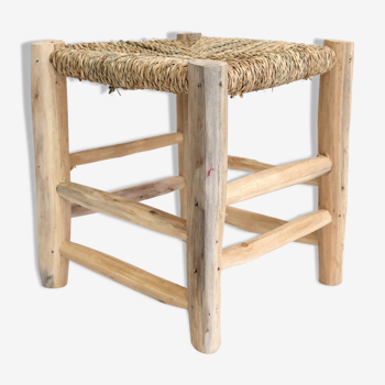 Minimalist stool made of wood and rope