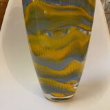 Vase en verre soufflé de Brehat bleu et jaune