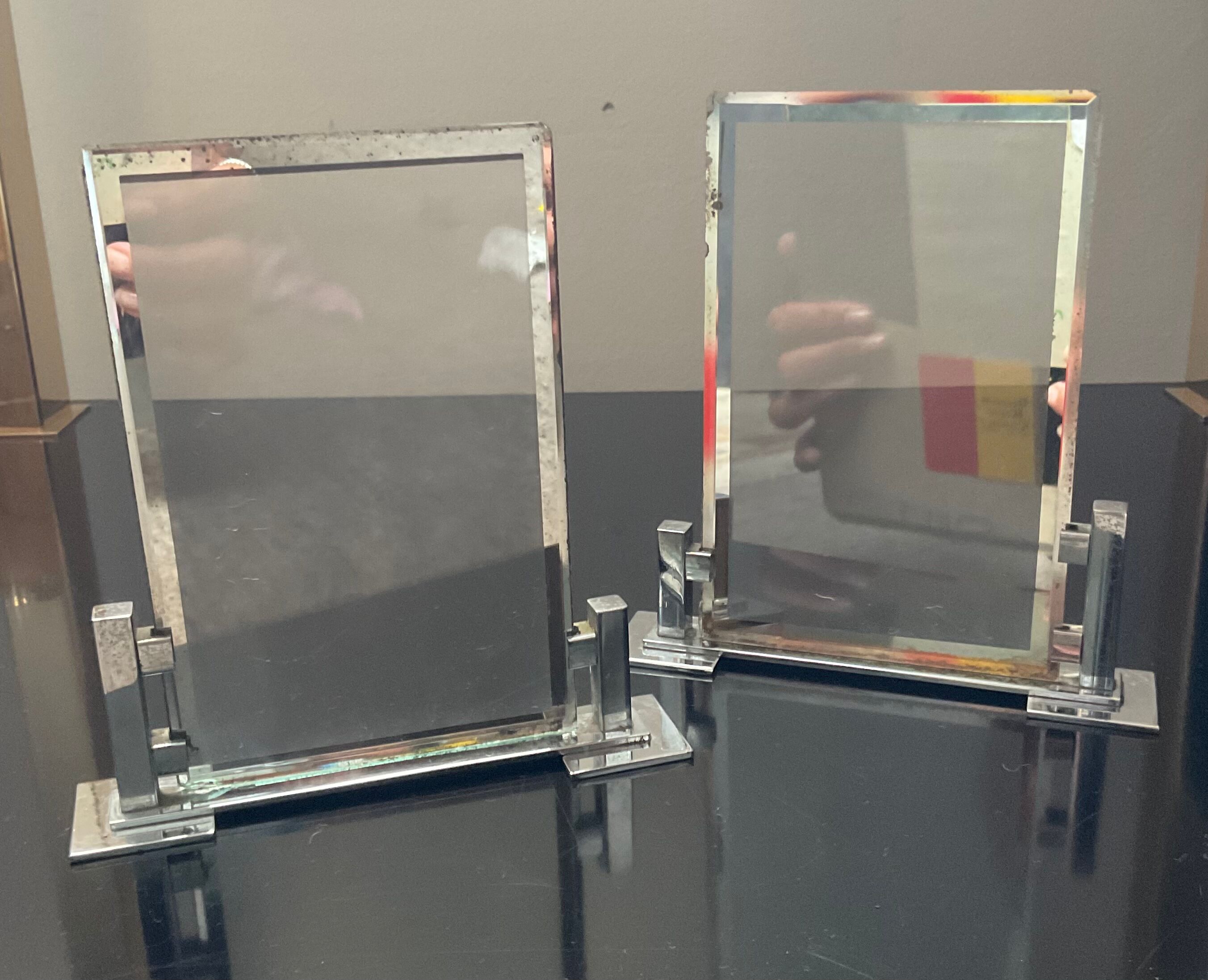 Pair of Art Deco frame to pose