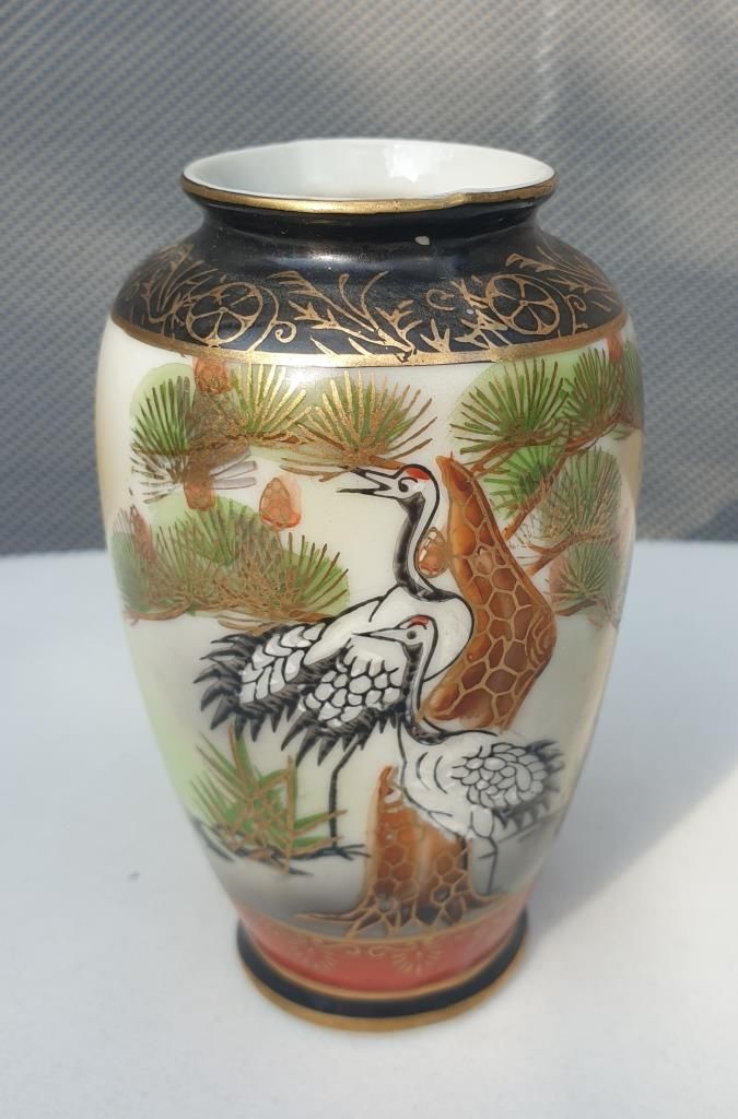 Small Japanese vase porcelain Satsuma couple of cranes