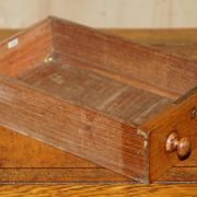 Bureau victorien en chêne miel avec cuir teint à la main