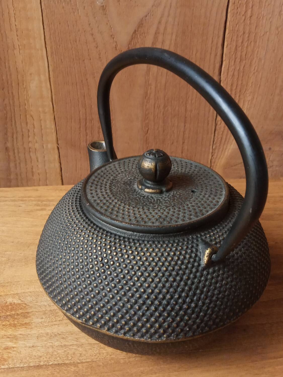 Japanese Arare cast iron teapot 1.1 L