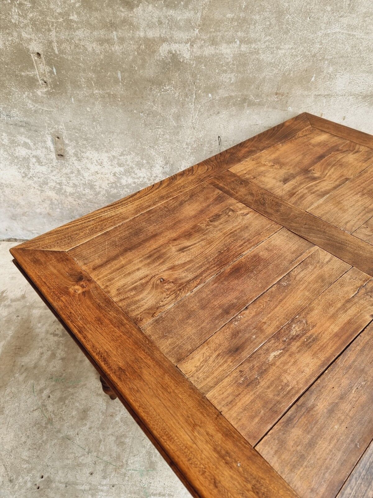 Extendable dining table elm wood