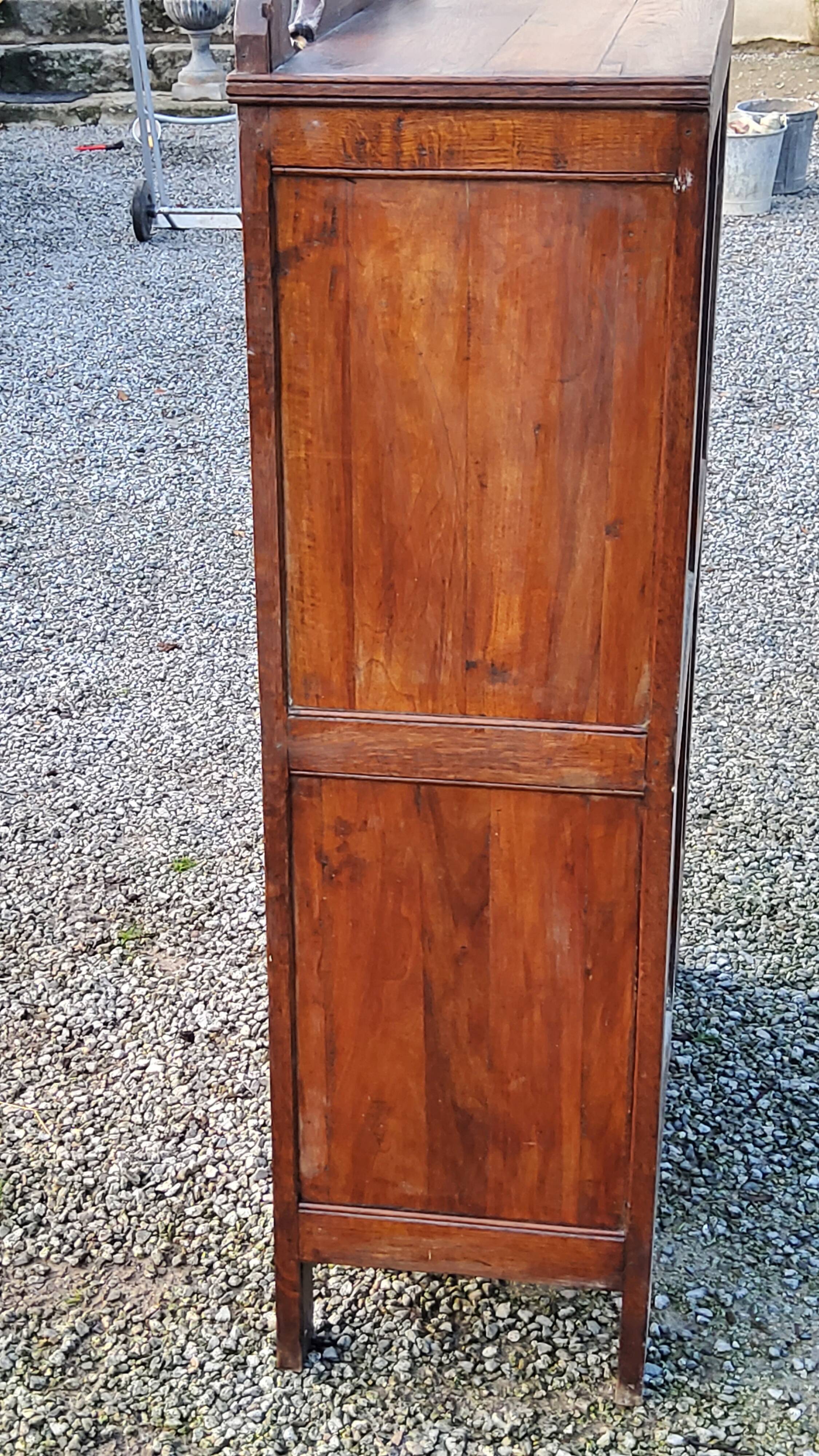 Library in solid oak and walnut, late 19th century