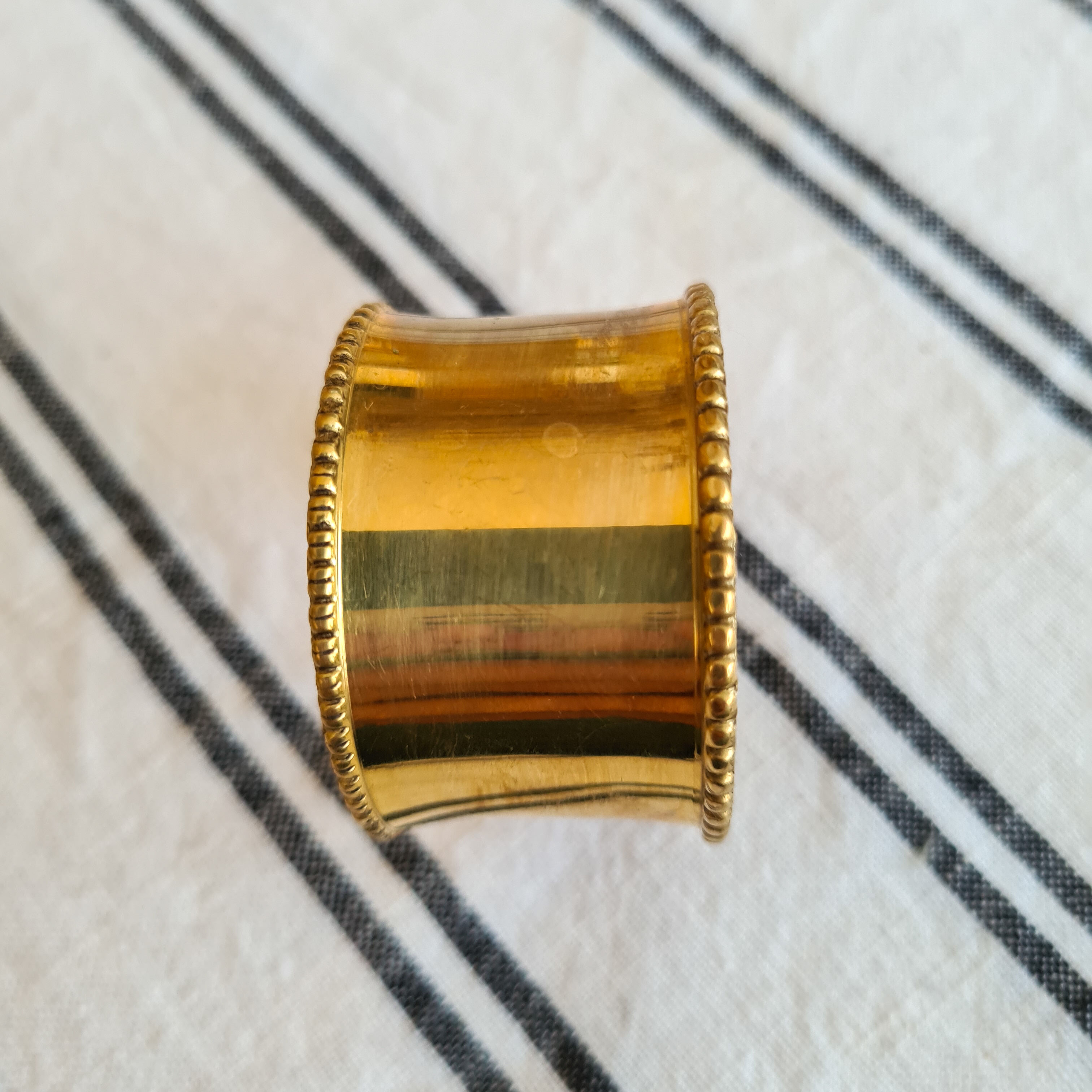 Set of 6 brass towel rings