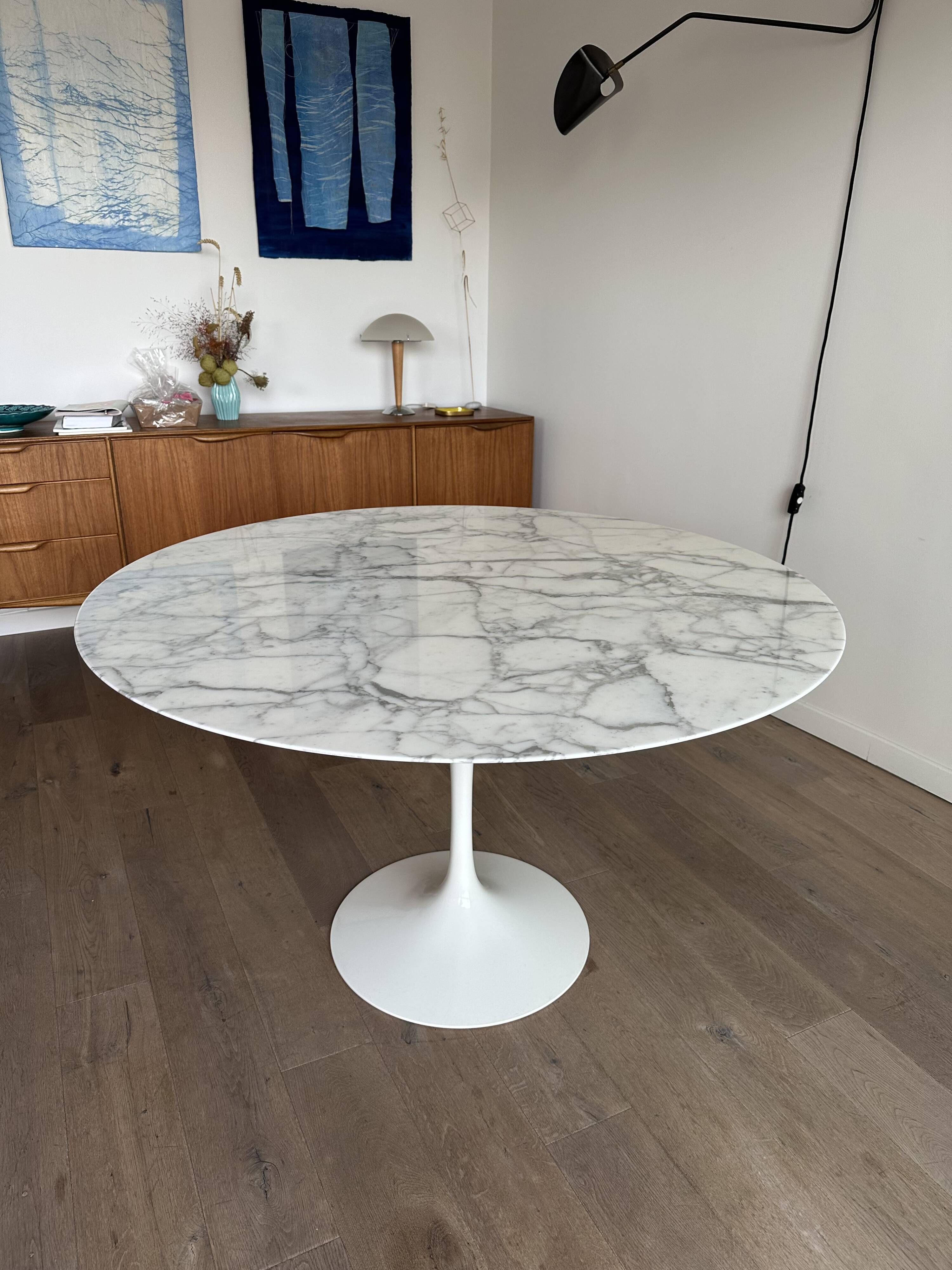 Authentic Tulip Knoll table