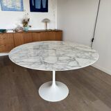 Authentic Tulip Knoll table
