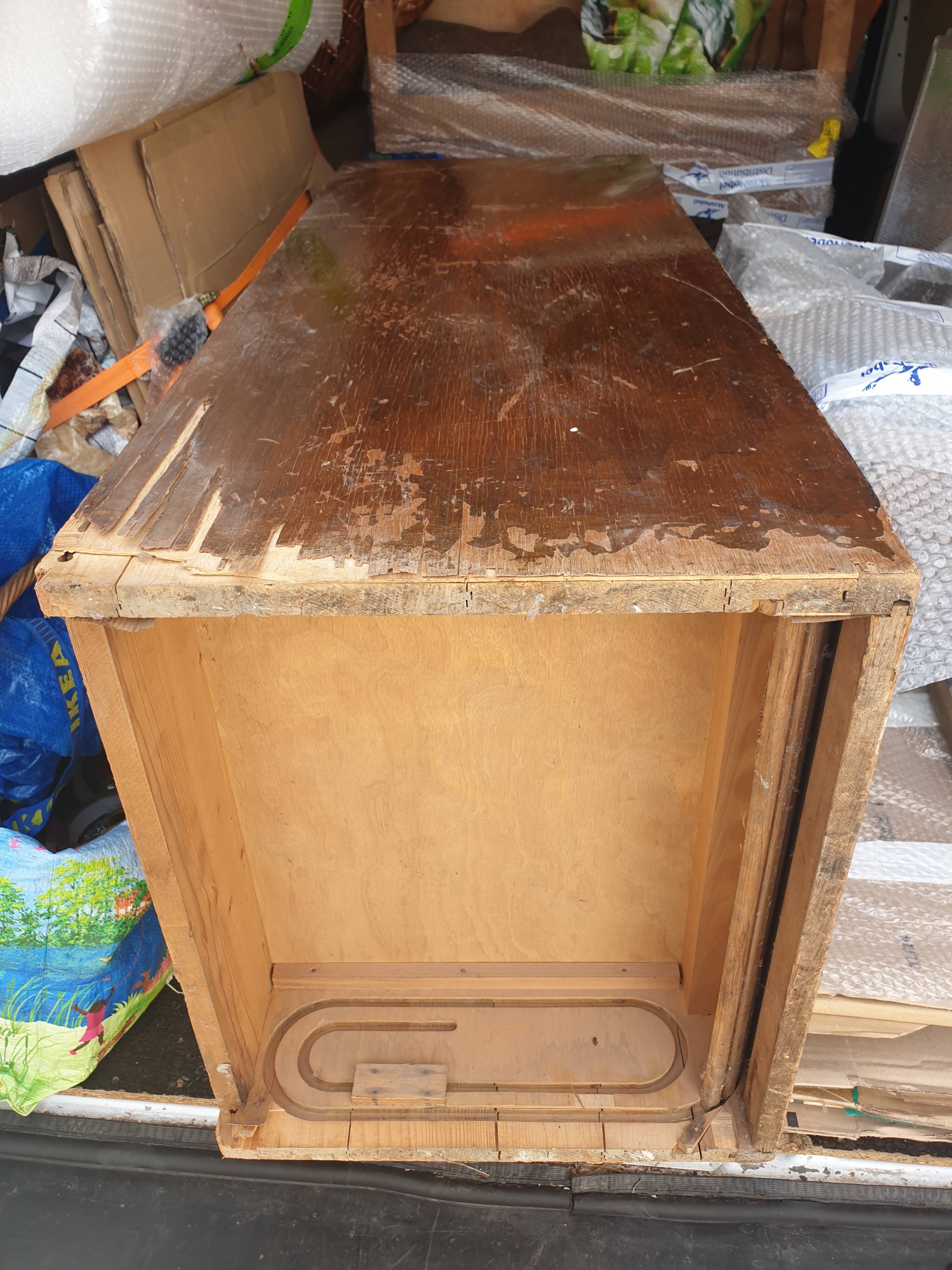 Administrative furniture with curtain