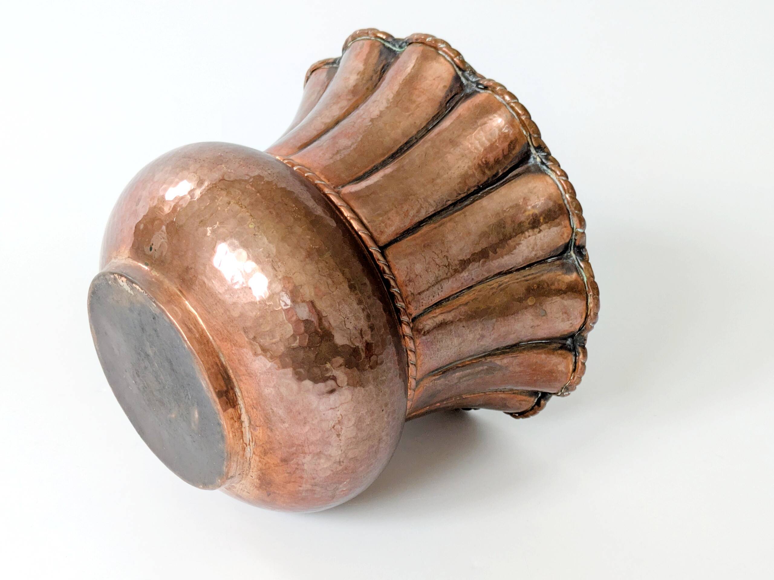 Vintage Italian hammered copper plant pot