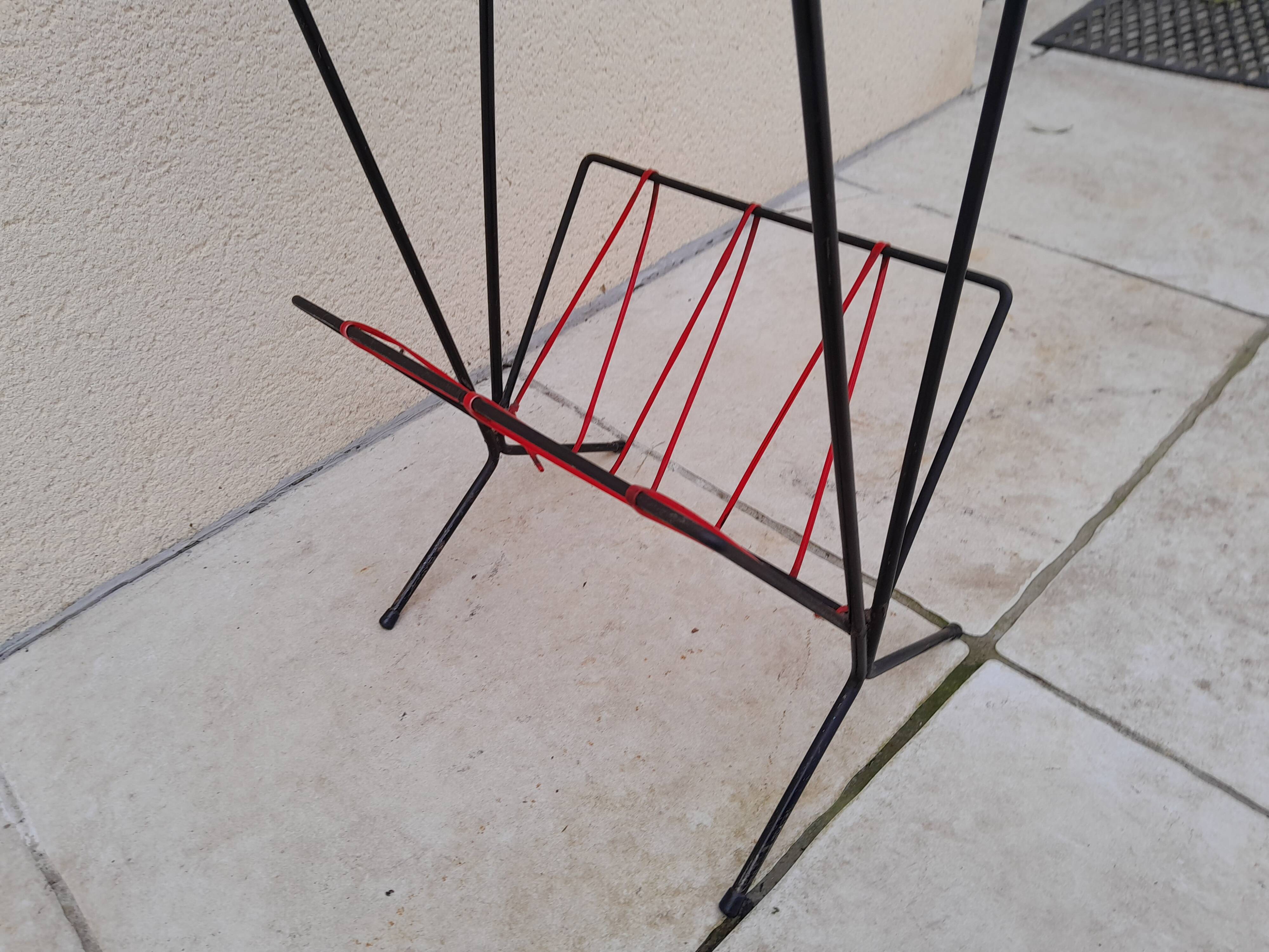 Vintage scoubidou magazine holder side table