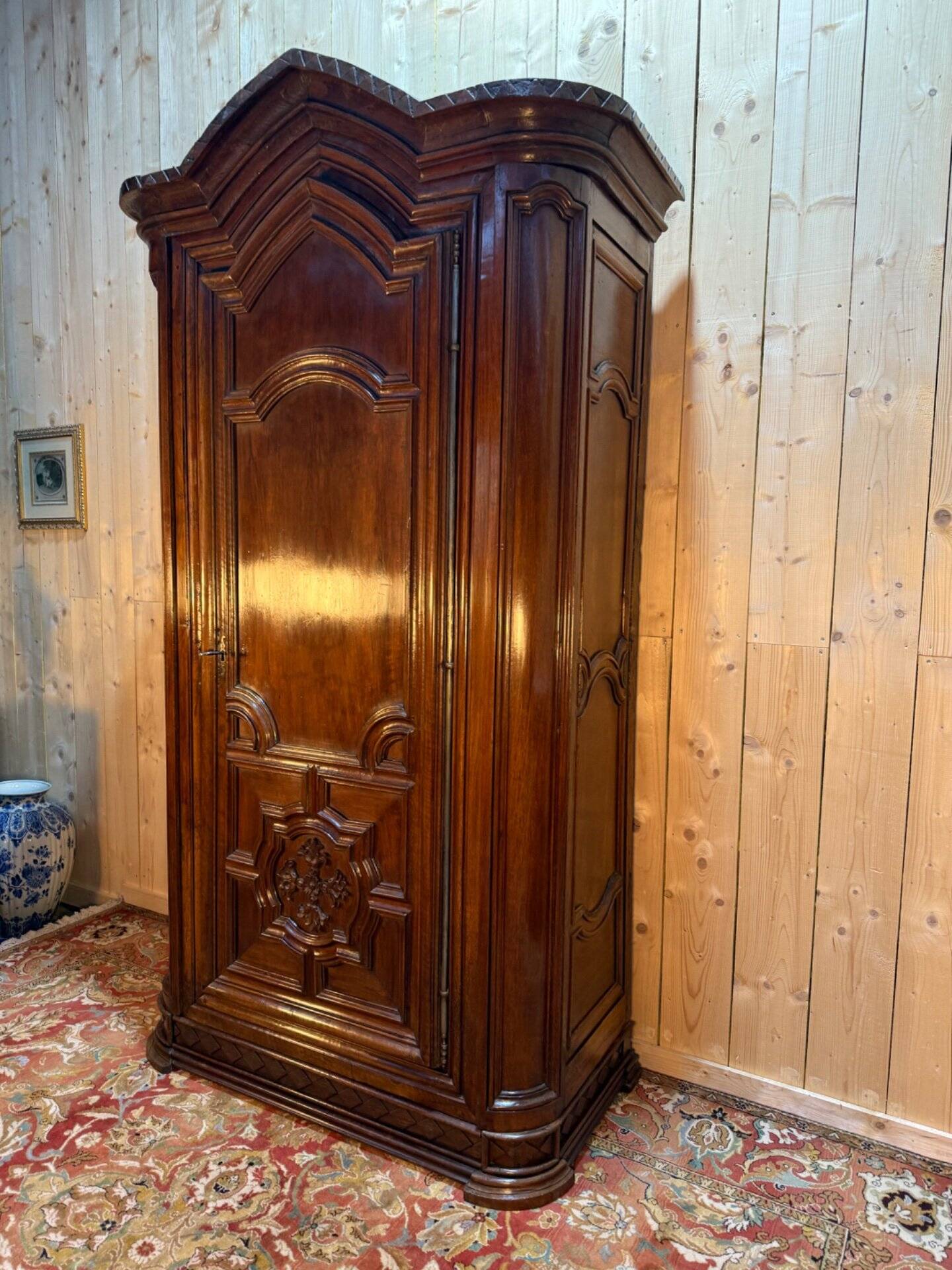 Armoire / Bonnetière d'époque Louis XIV