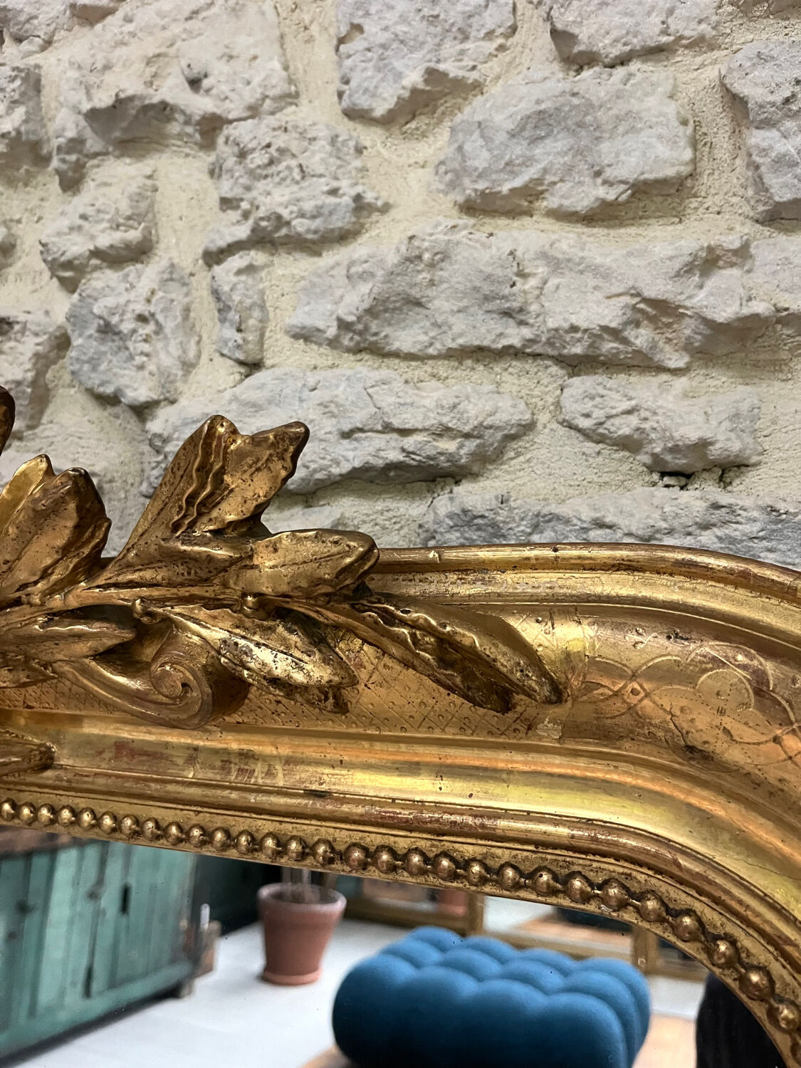 Mirror 153/101cm Louis-Philippe with pediment and pearl gold leaf.