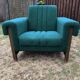 Duo de fauteuils vintage à tissus vert.