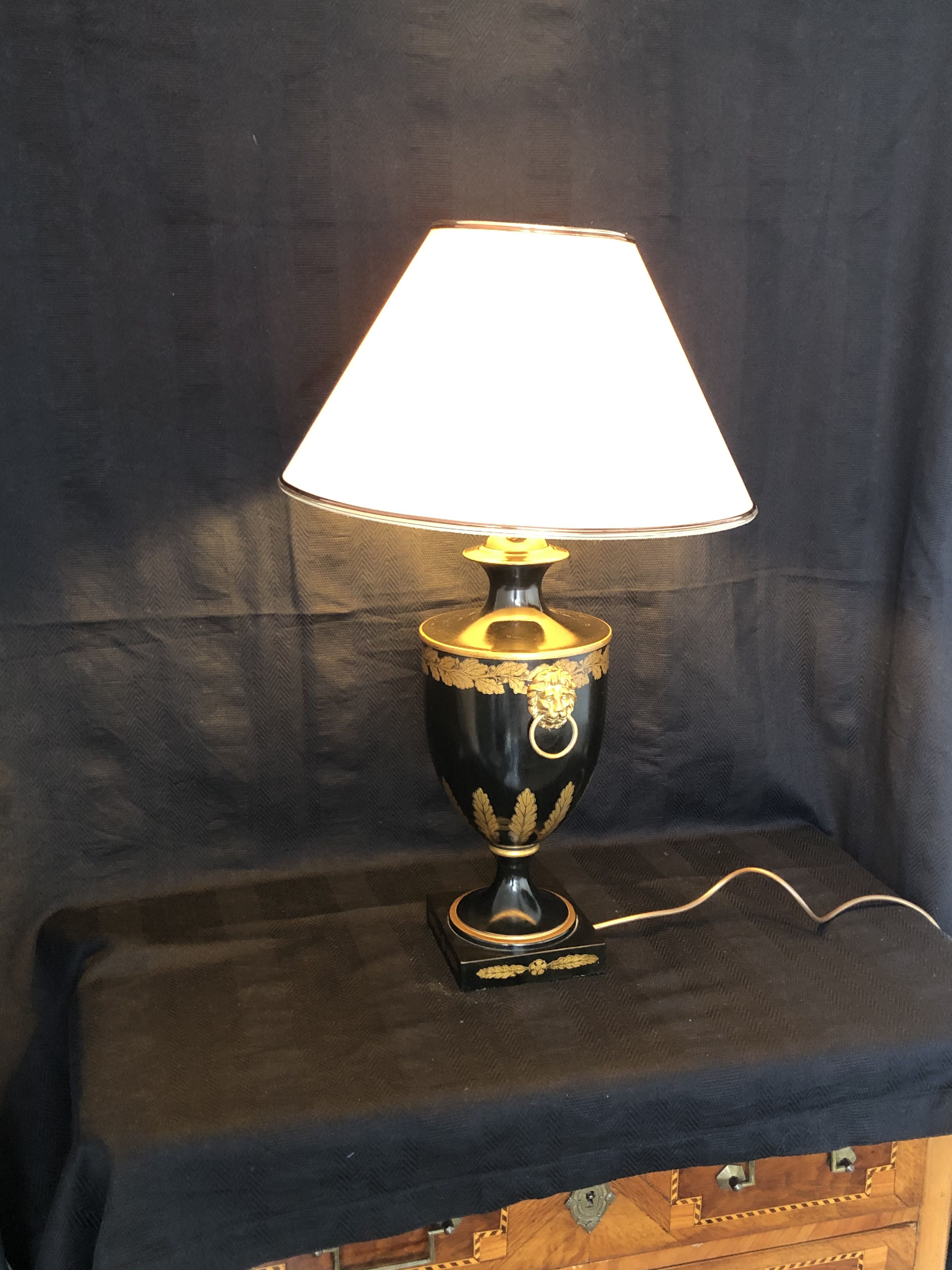 Large baluster lamp - Golden Lions and white and gilded ledleches - Hotel Paris