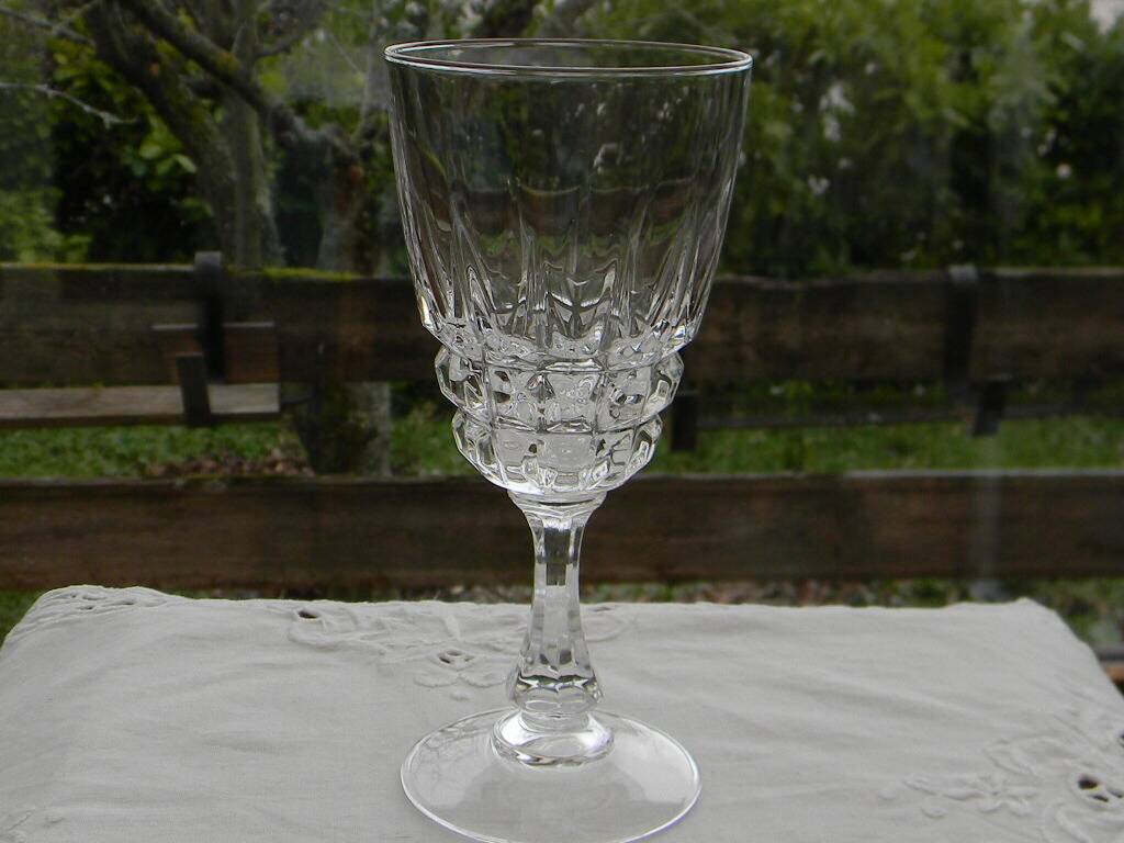 Set of 6 crystal water glasses from ARQUES. Pompadour model.