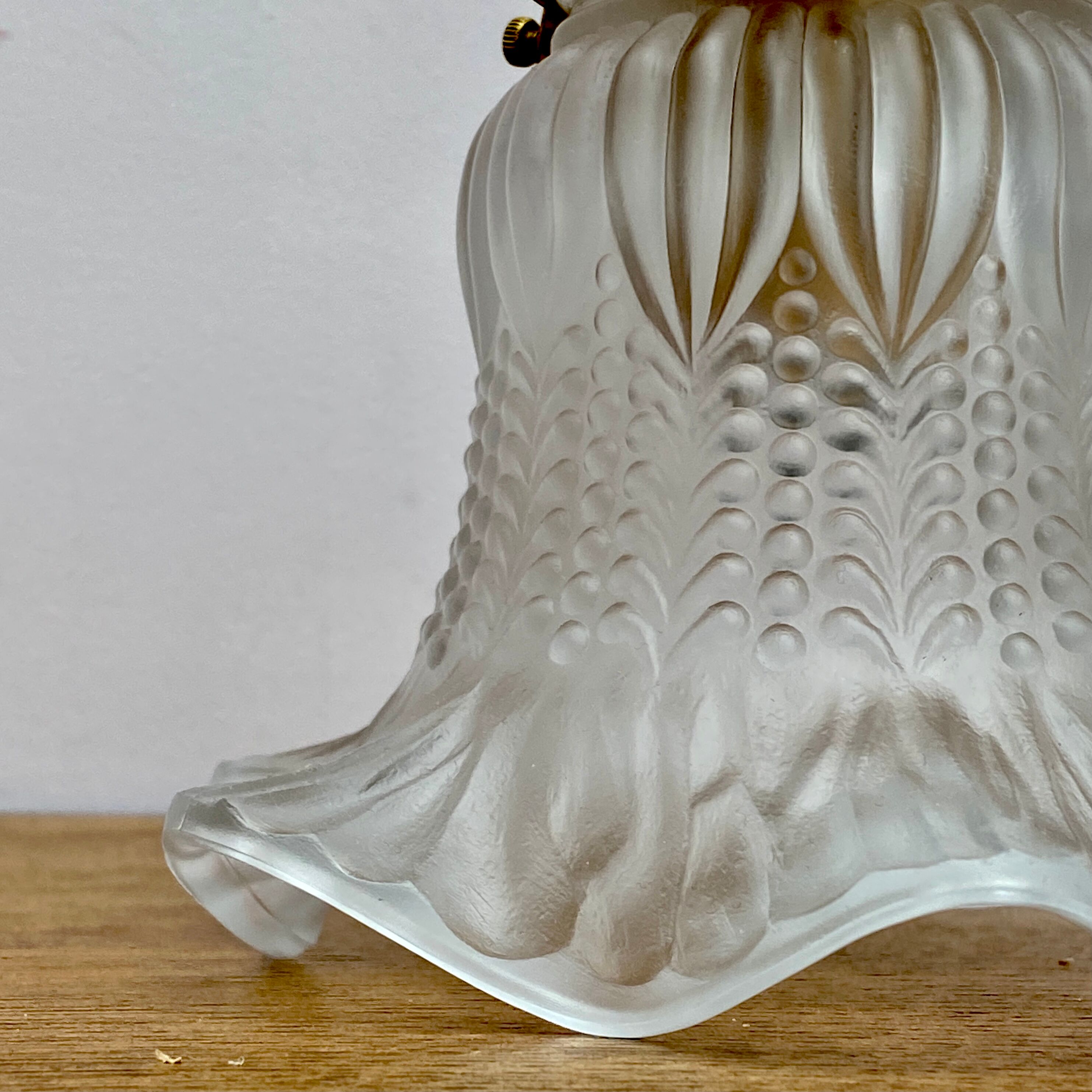 Vintage tulip walker in frosted glass