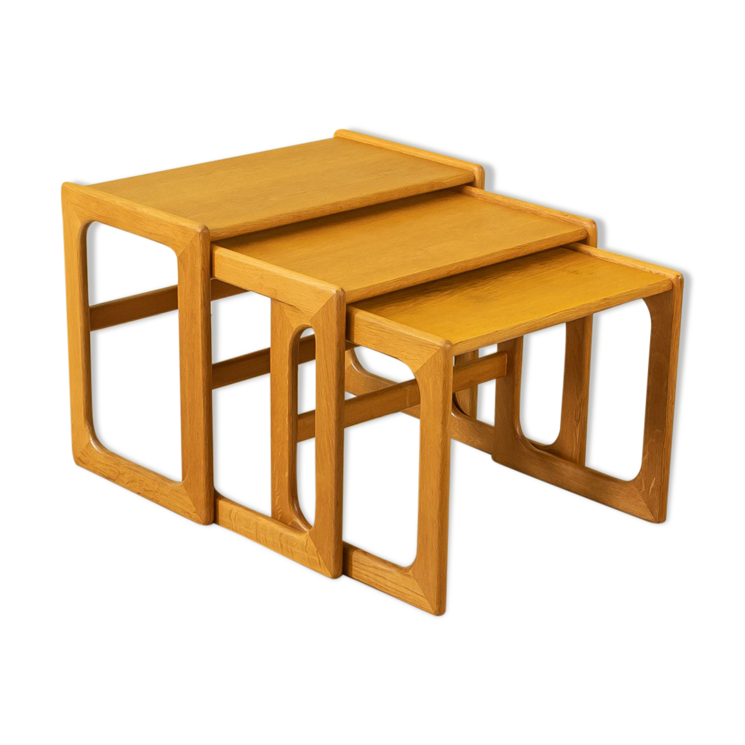 1960s nesting tables, Salin