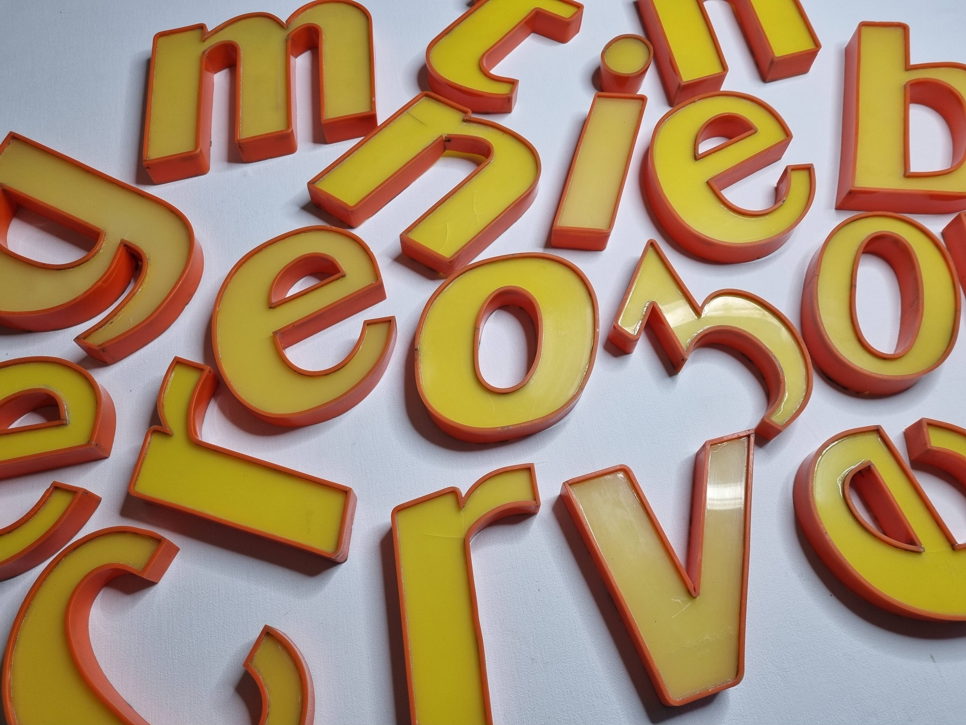 Set of 19 "pop" sign letters, 20 cm