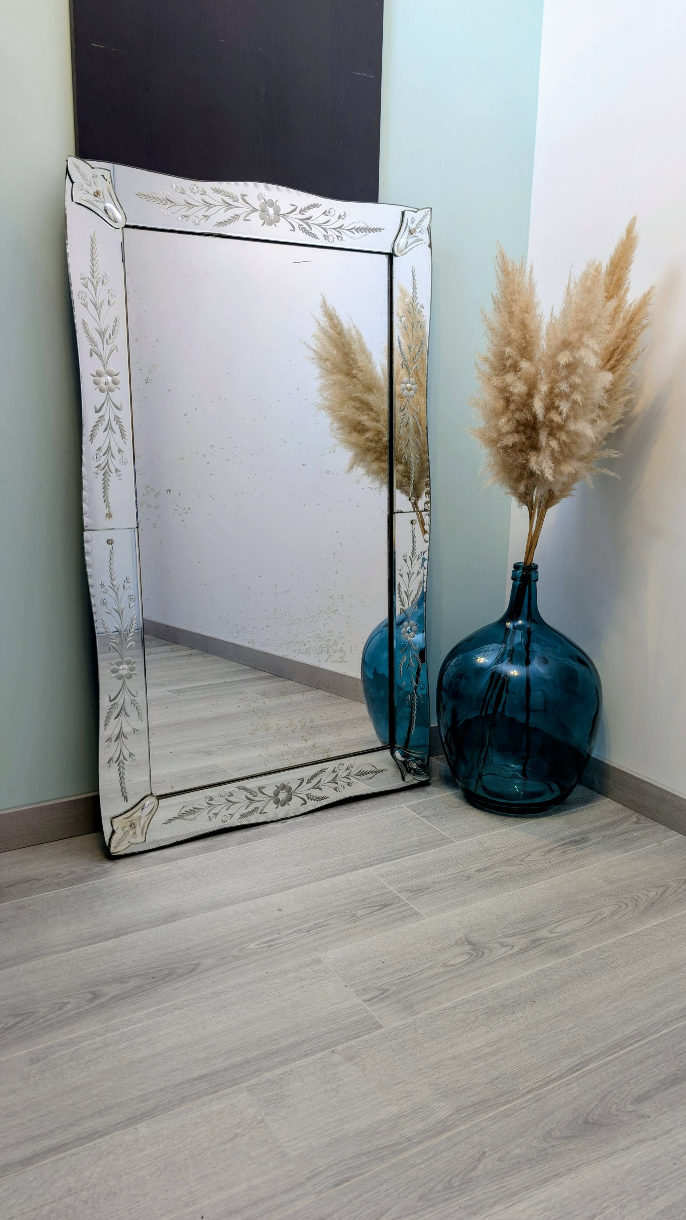 Large antique Venetian mirror – Murano flowers and engravings – 123 x 75 cm