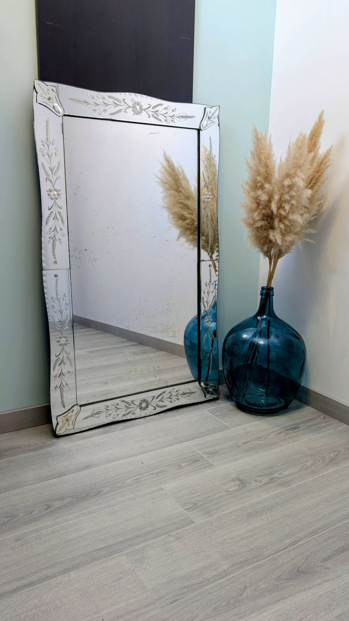 Large antique Venetian mirror – Murano flowers and engravings – 123 x 75 cm