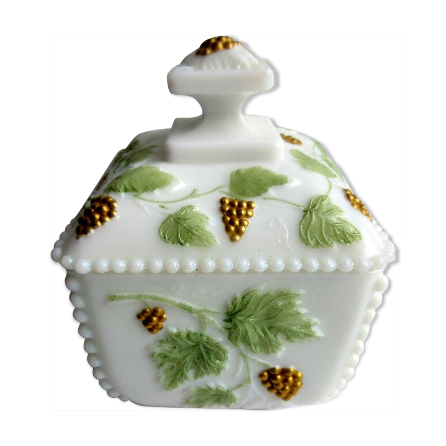 Sugar, white opaline opaline dabsked candy: Golden treils and grapes