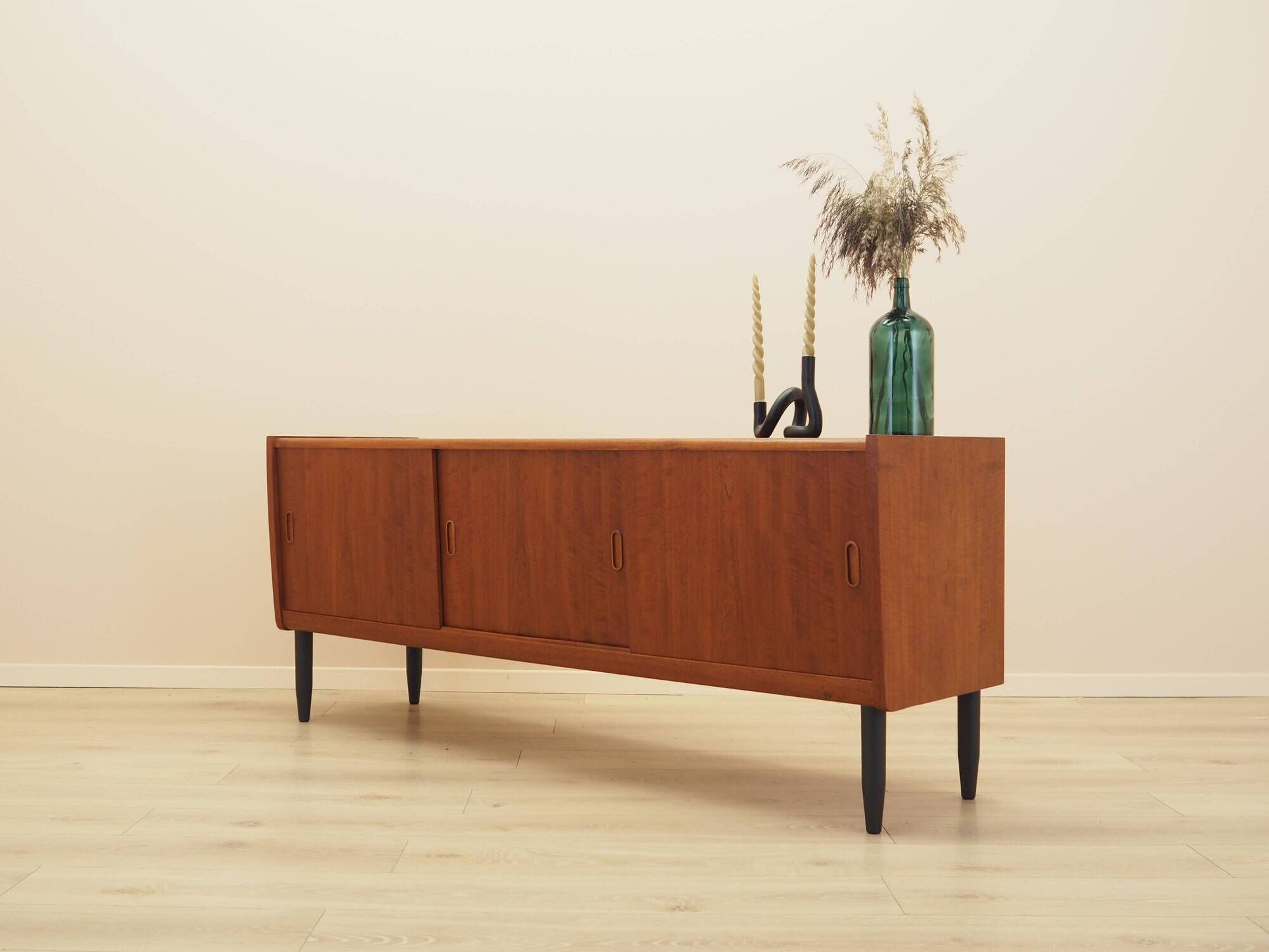 Danish teak sideboard 1970s with sliding doors