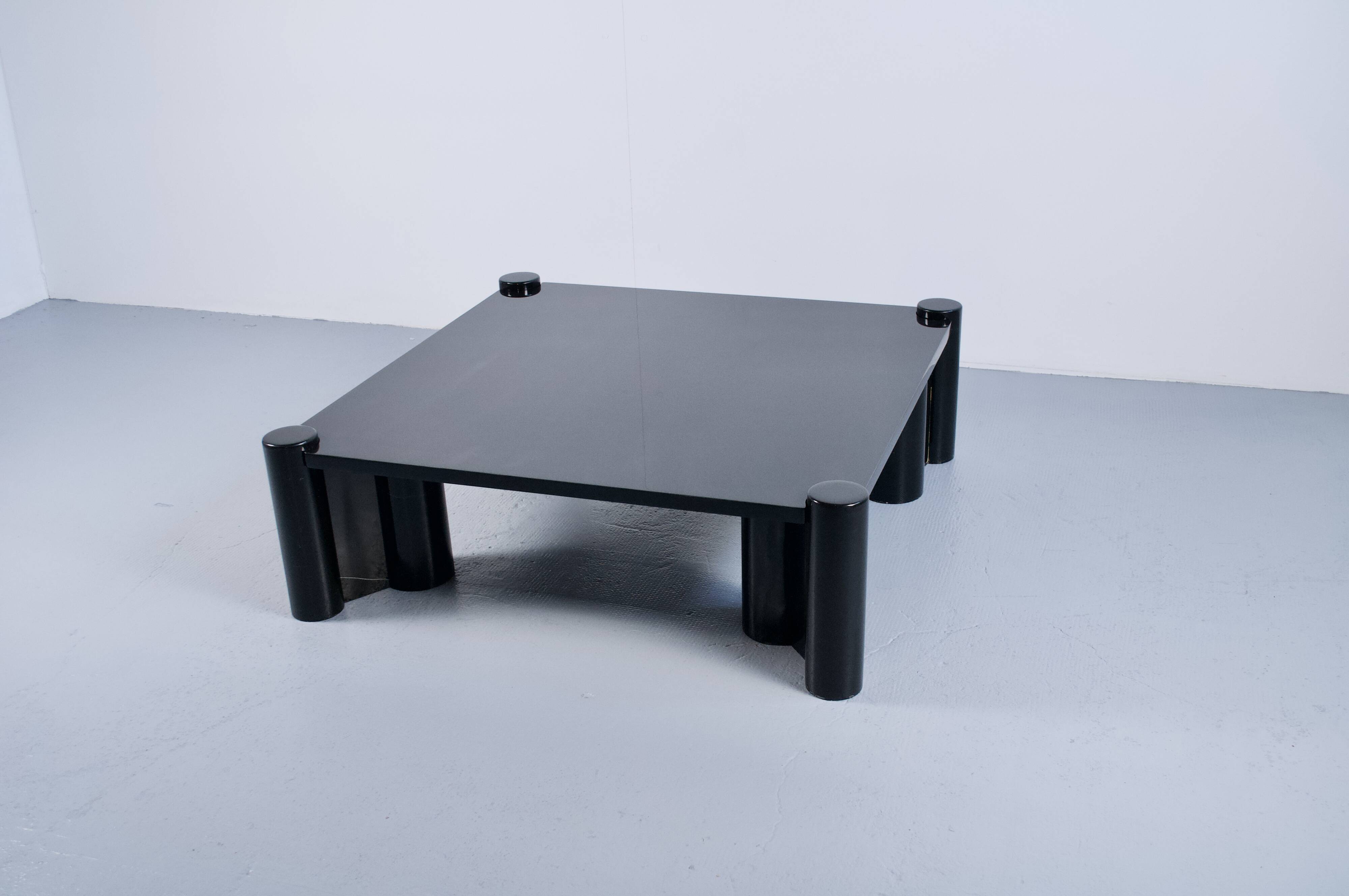 Jumbo marble coffee table by Gae Aulenti, 1960s, Knoll International, publisher